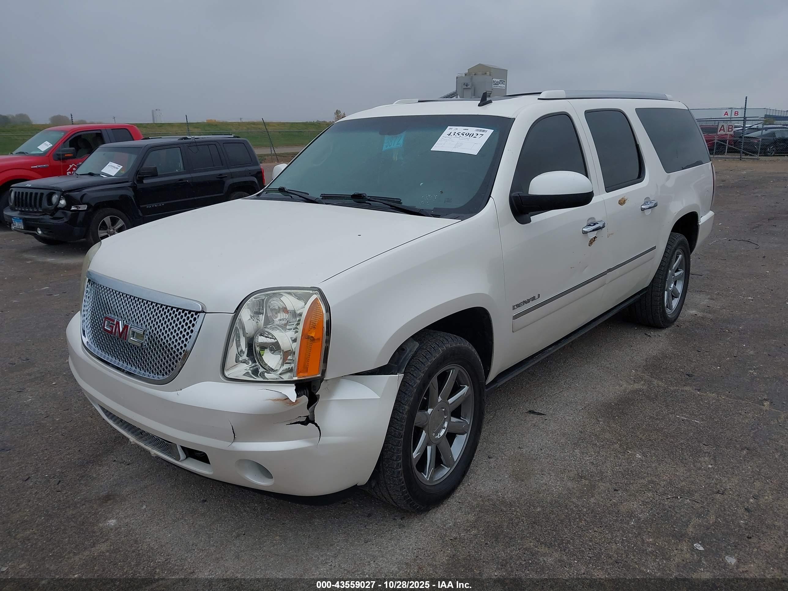 GMC YUKON image 2