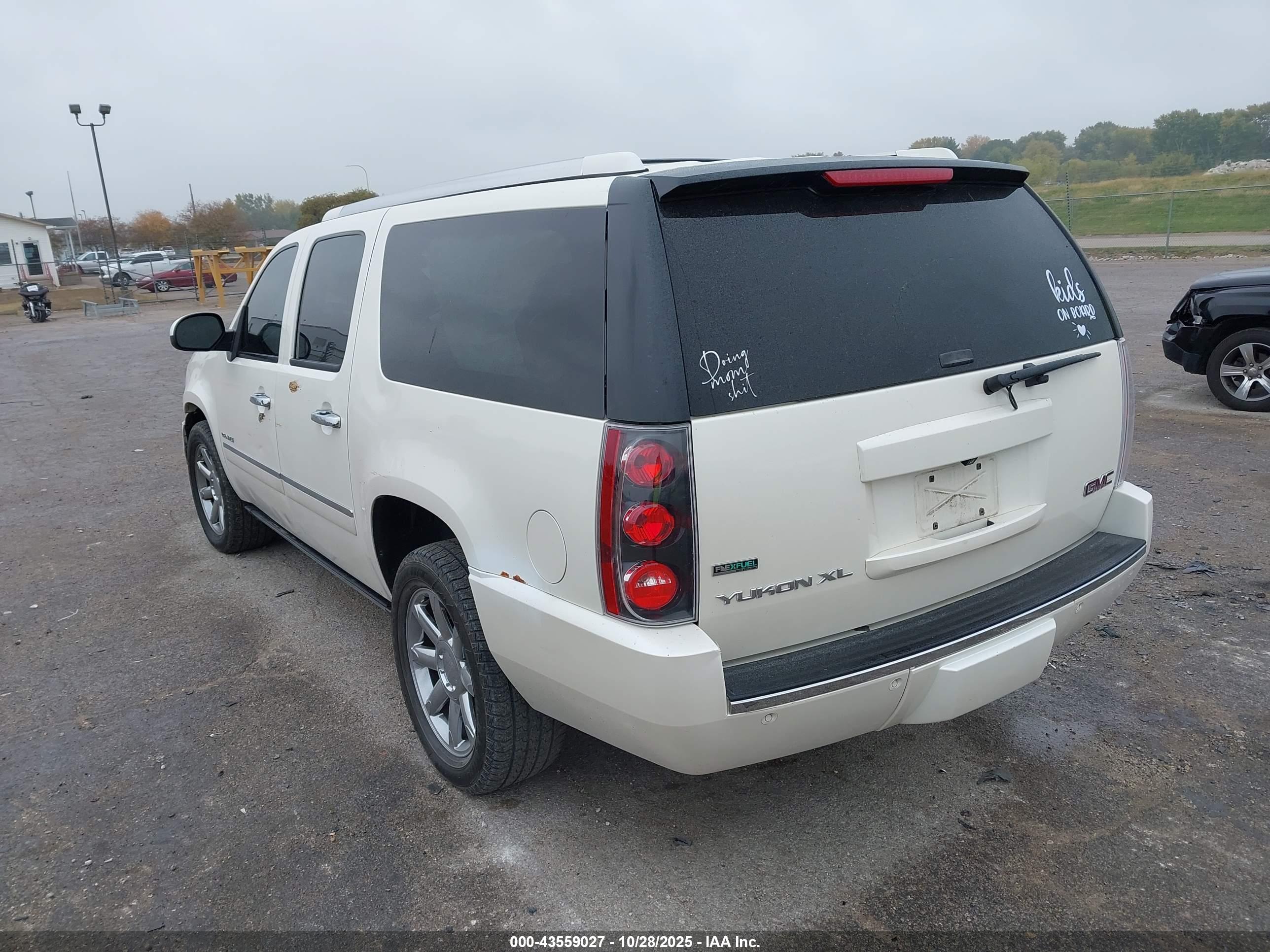 GMC YUKON image 3