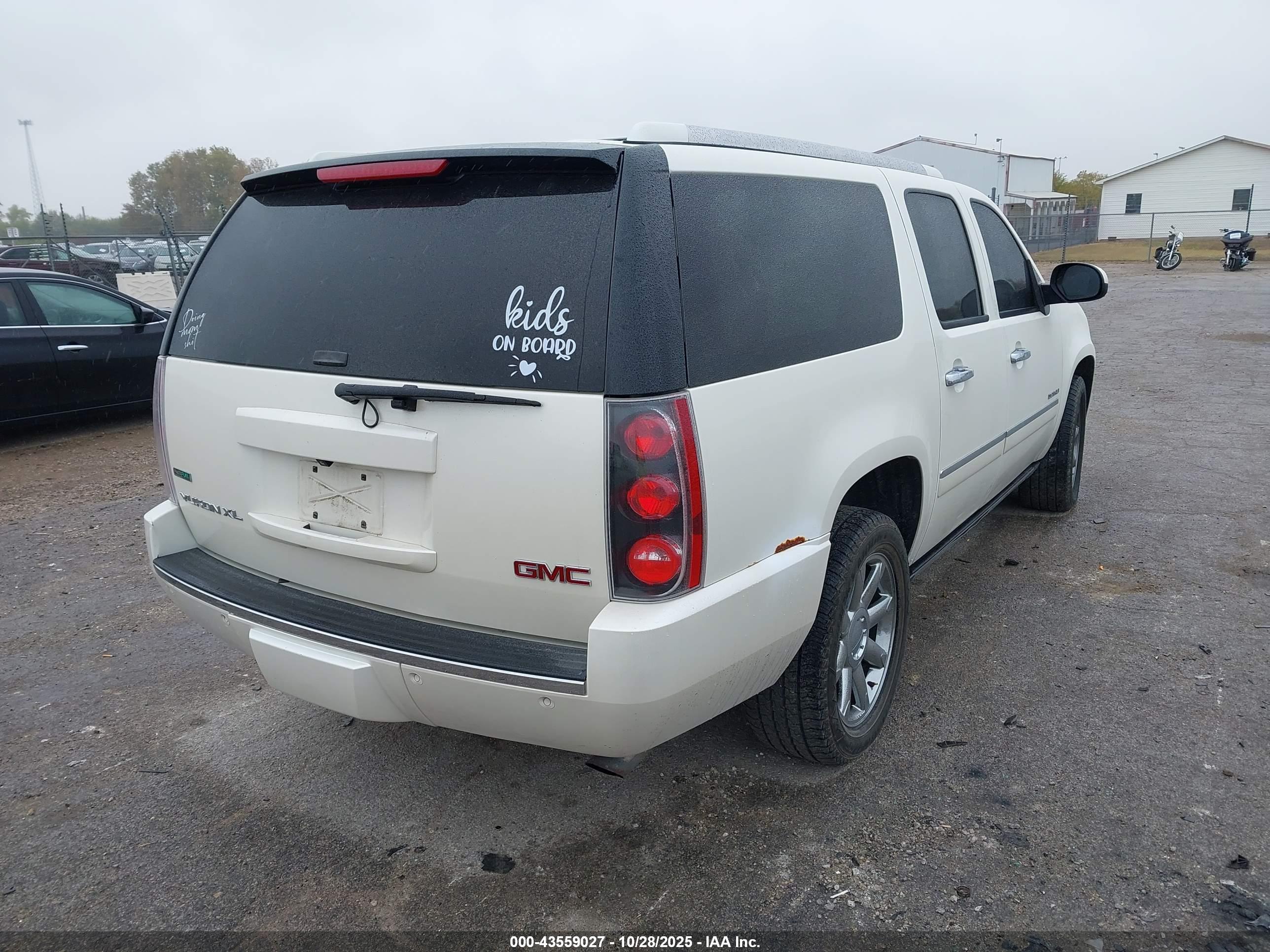 GMC YUKON image 4