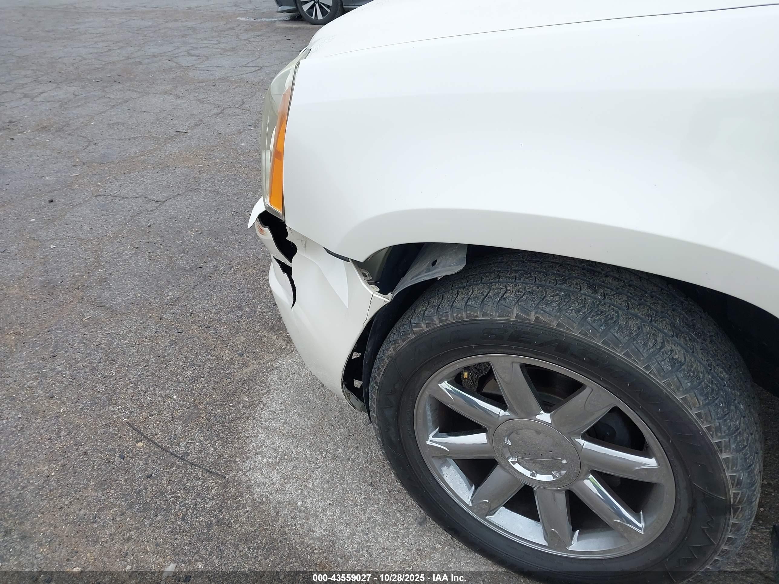 GMC YUKON image 6