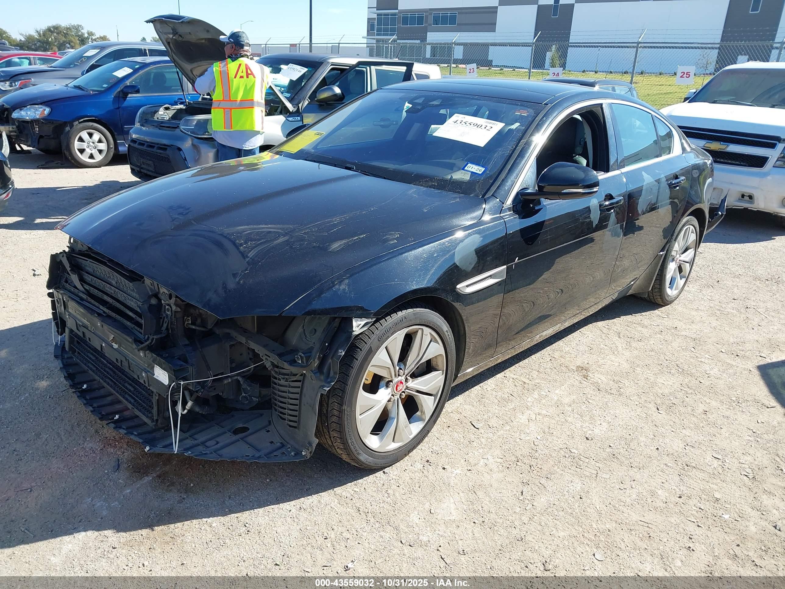 JAGUAR XE image 2