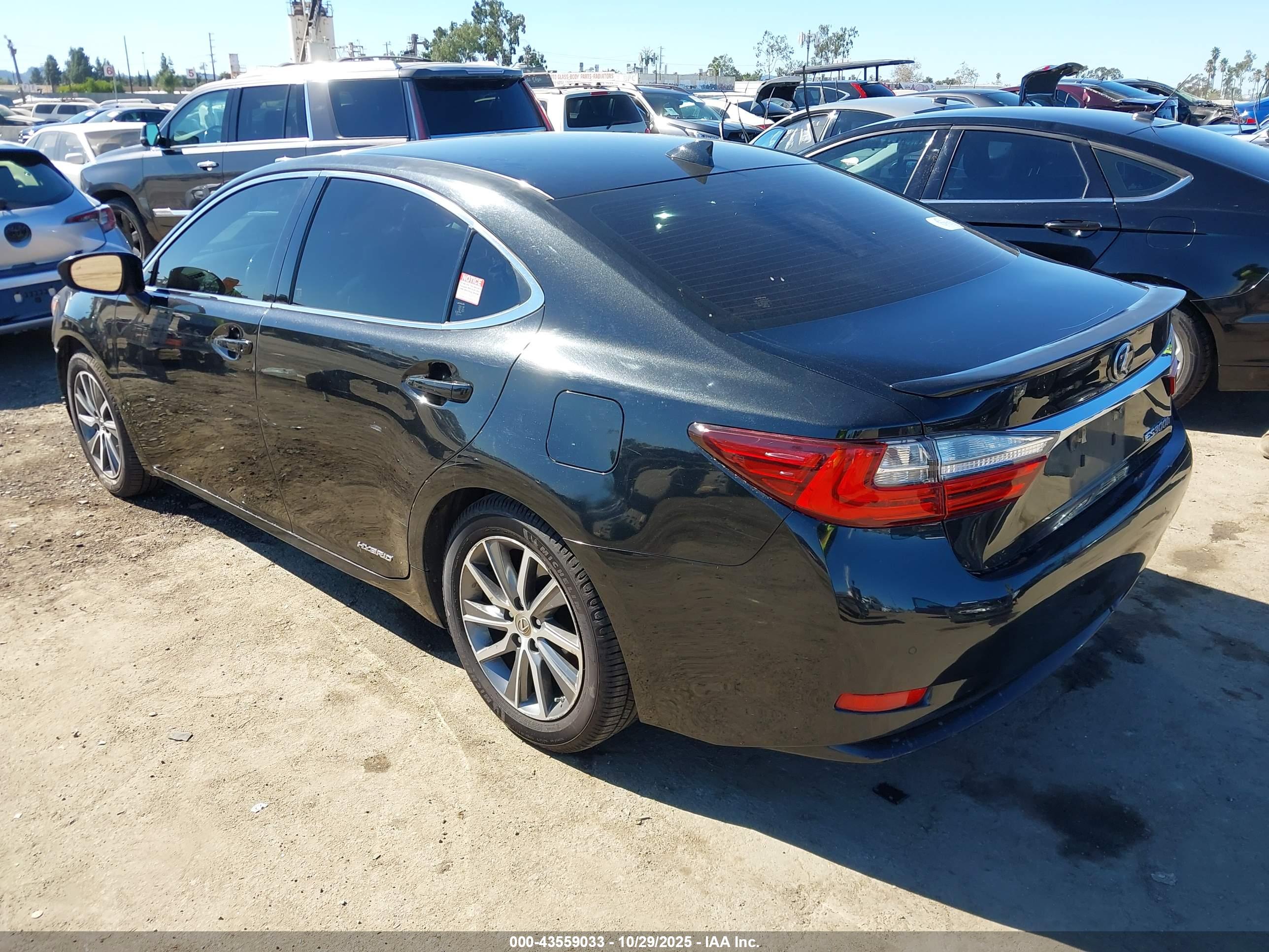 LEXUS ES image 3