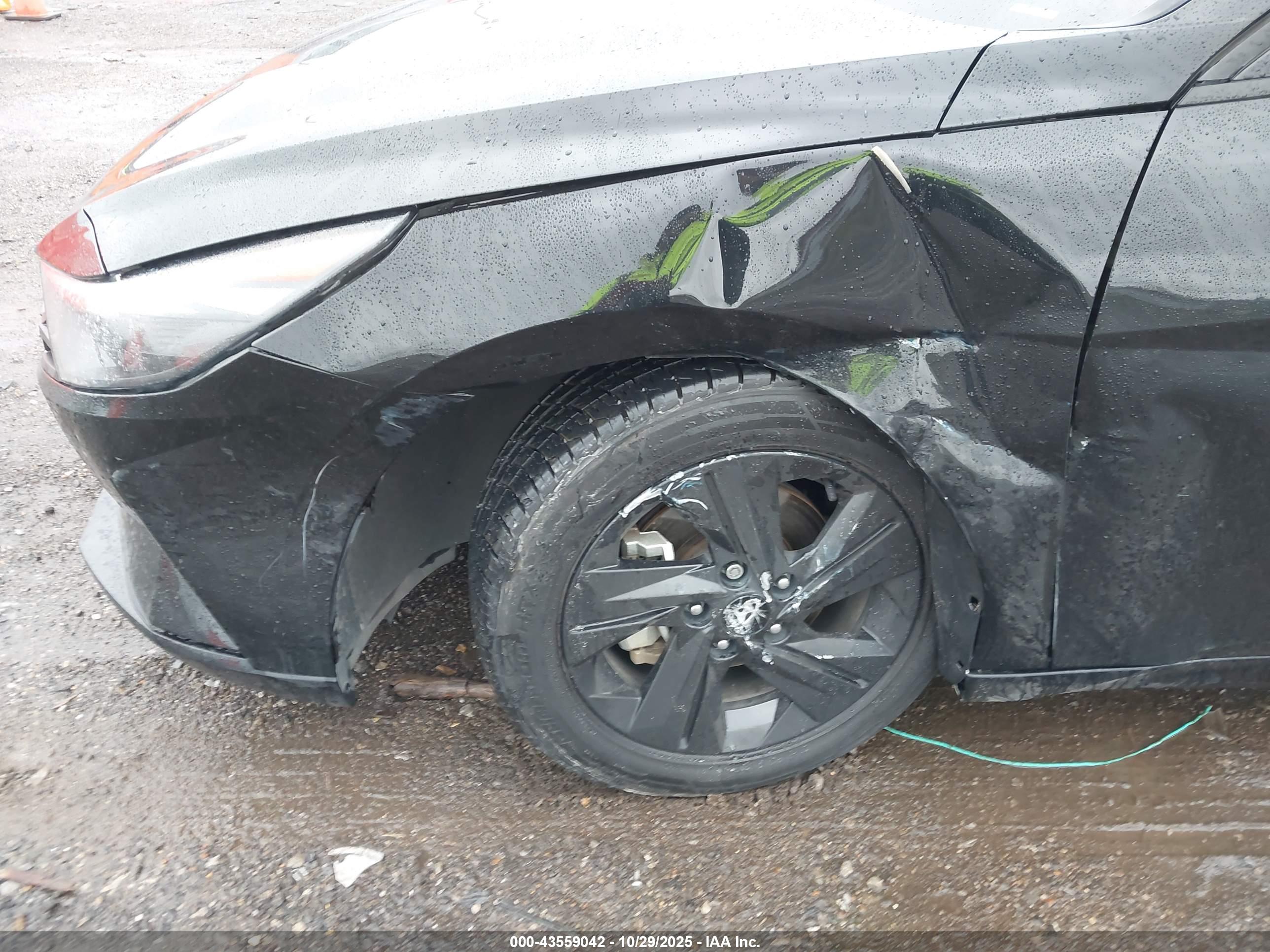 HYUNDAI ELANTRA image 6