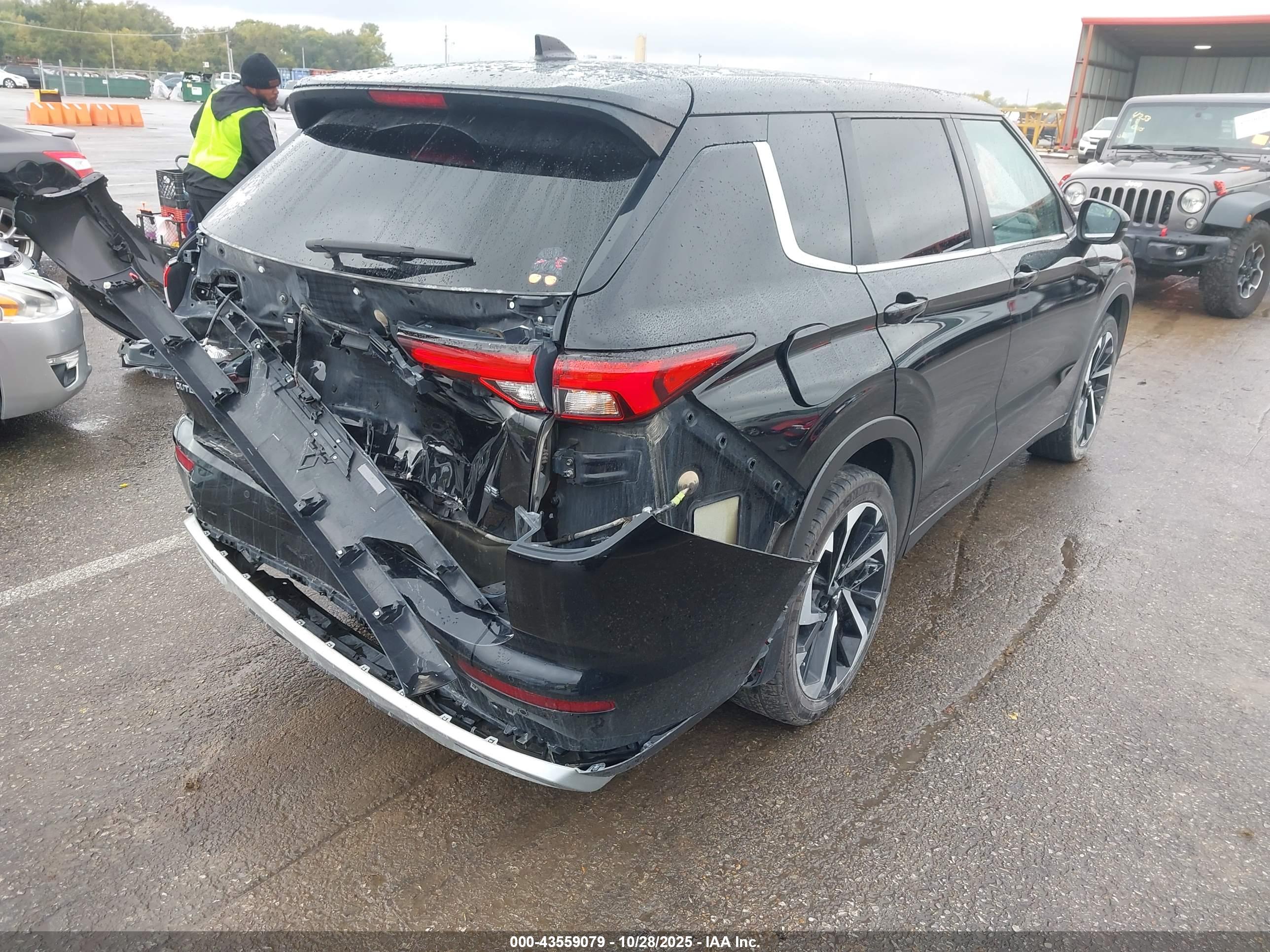 MITSUBISHI OUTLANDER image 4