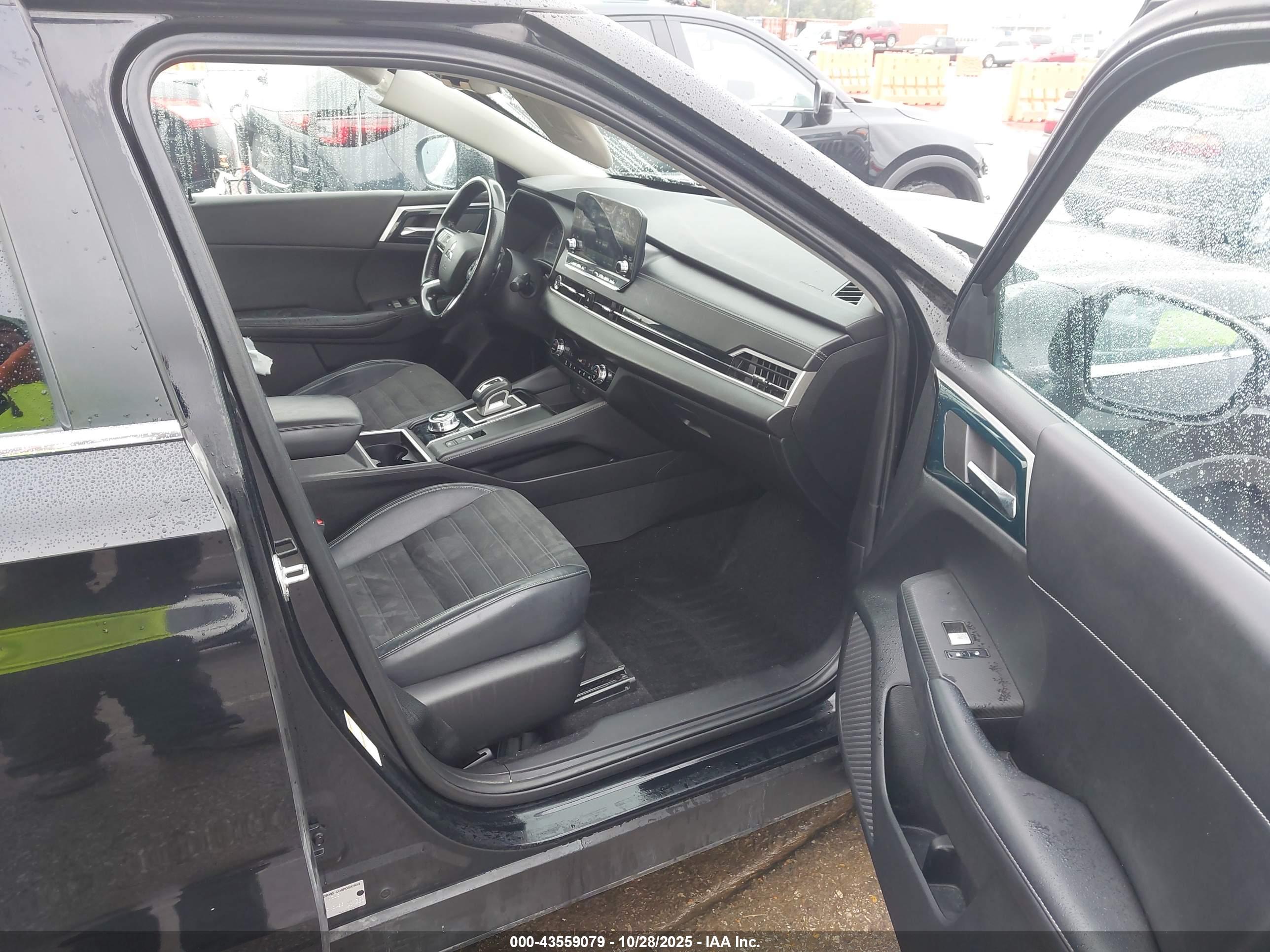MITSUBISHI OUTLANDER image 5
