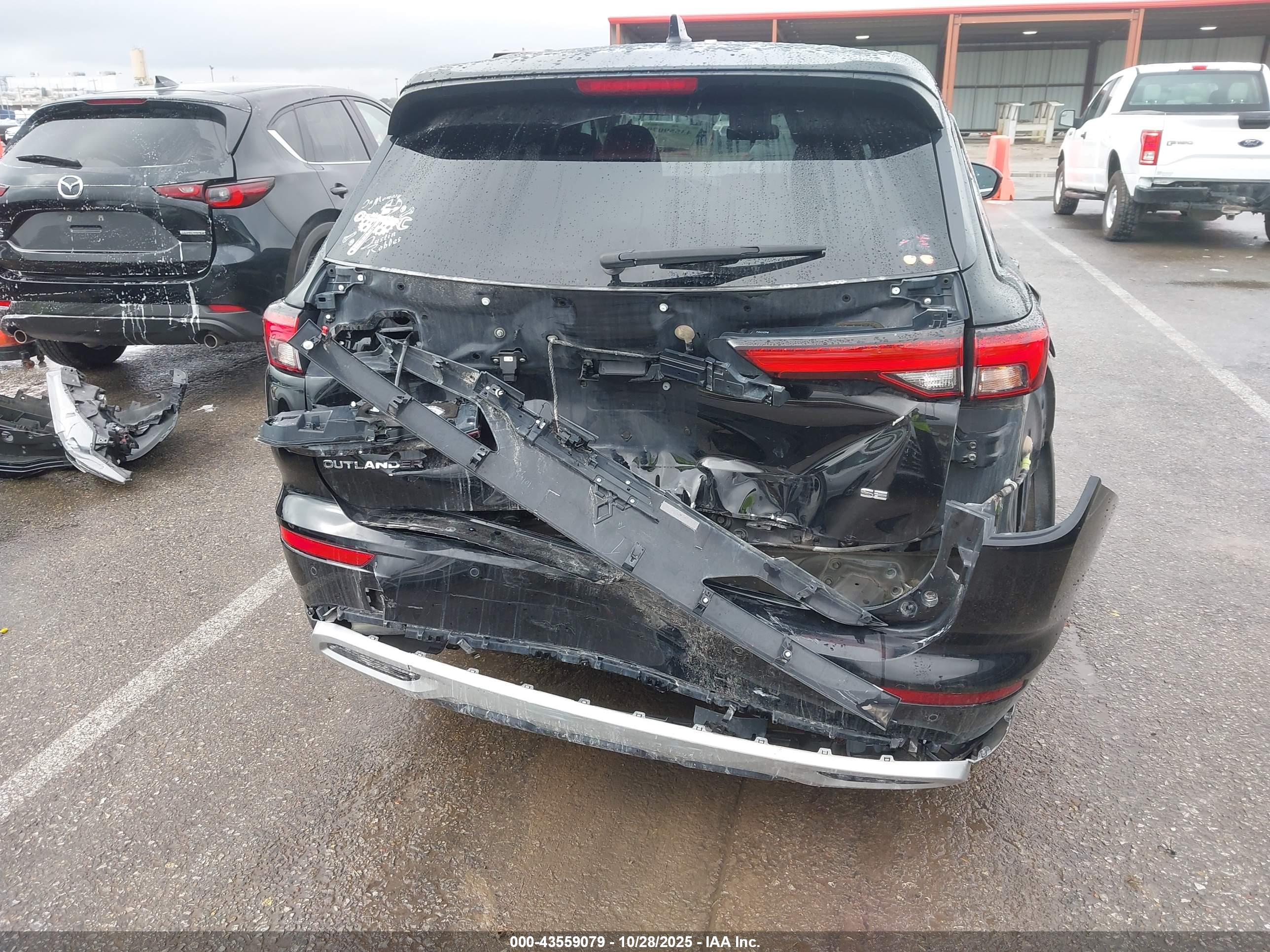 MITSUBISHI OUTLANDER image 6