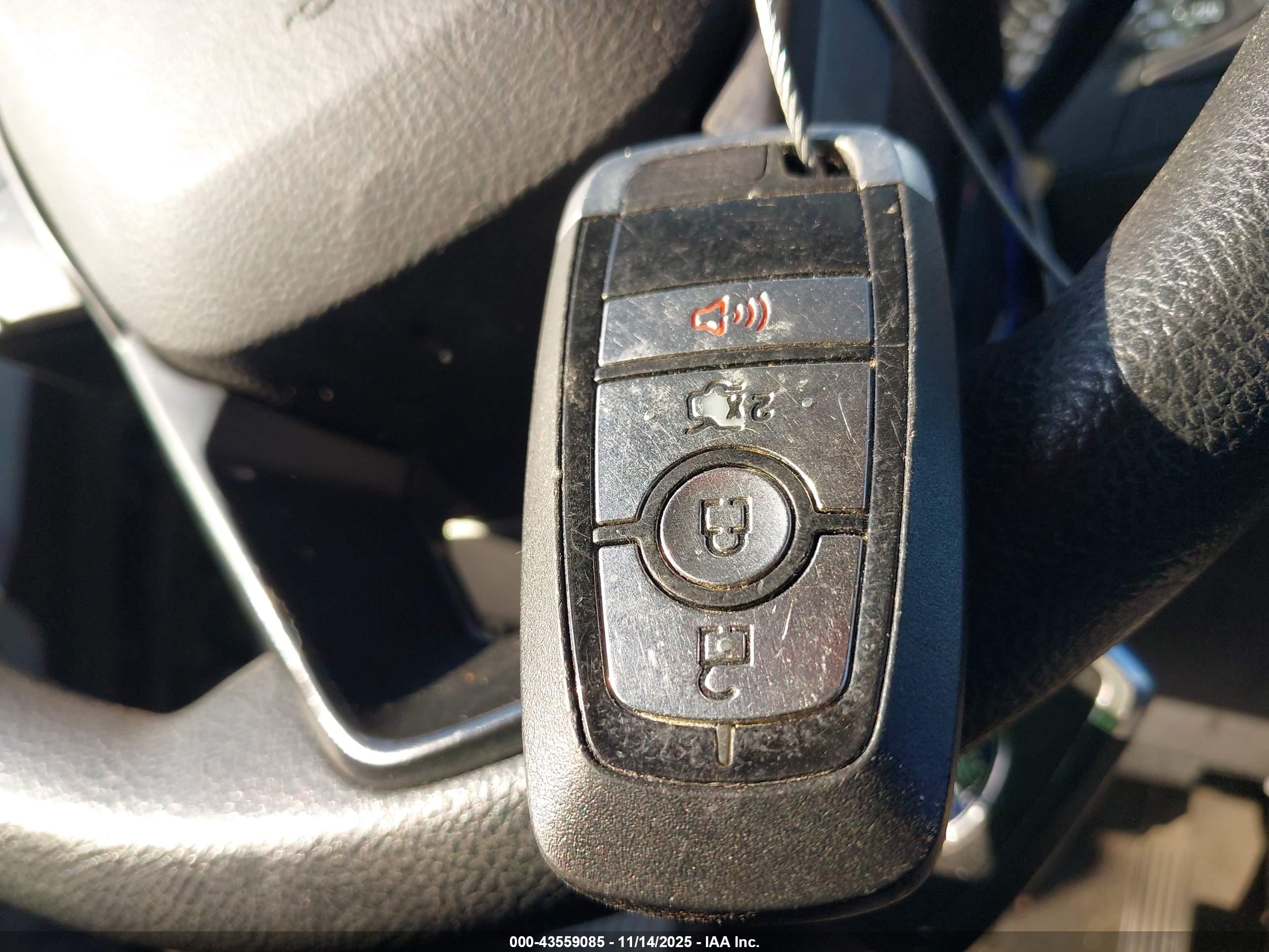 FORD FUSION image 11