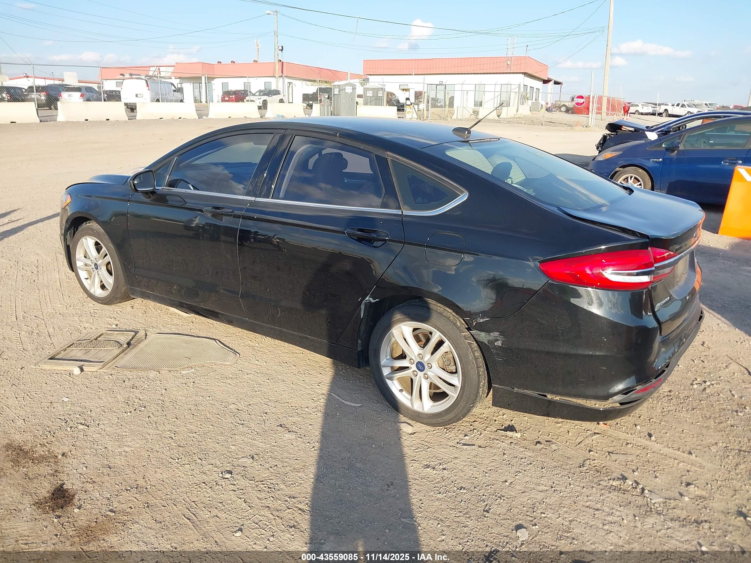 FORD FUSION image 3