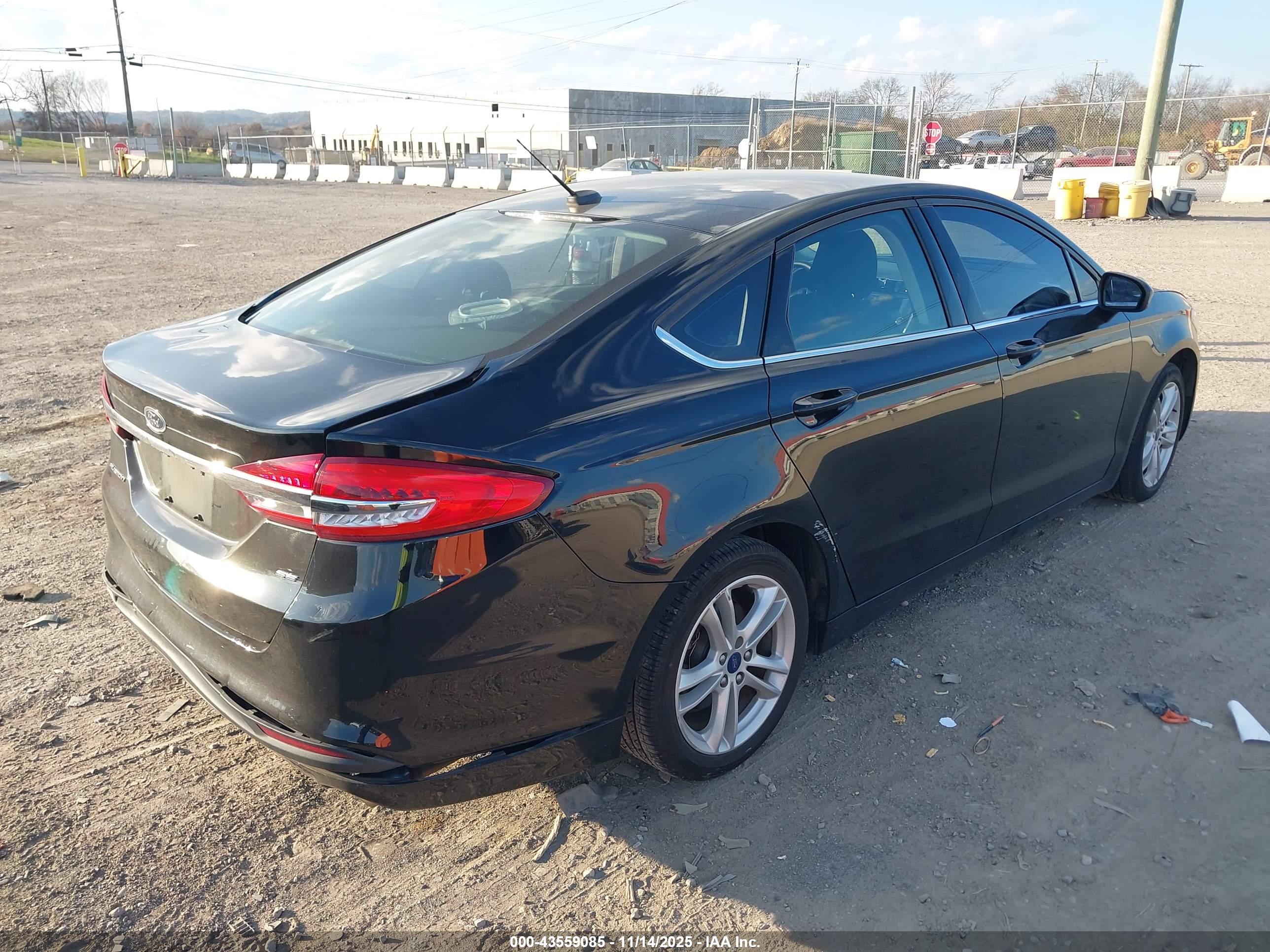 FORD FUSION image 4