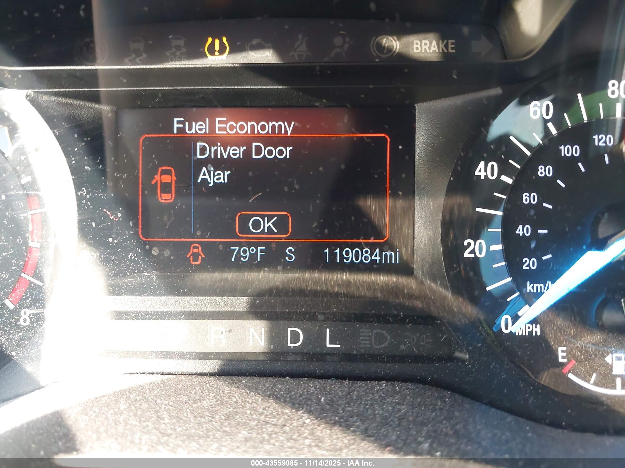 FORD FUSION image 7