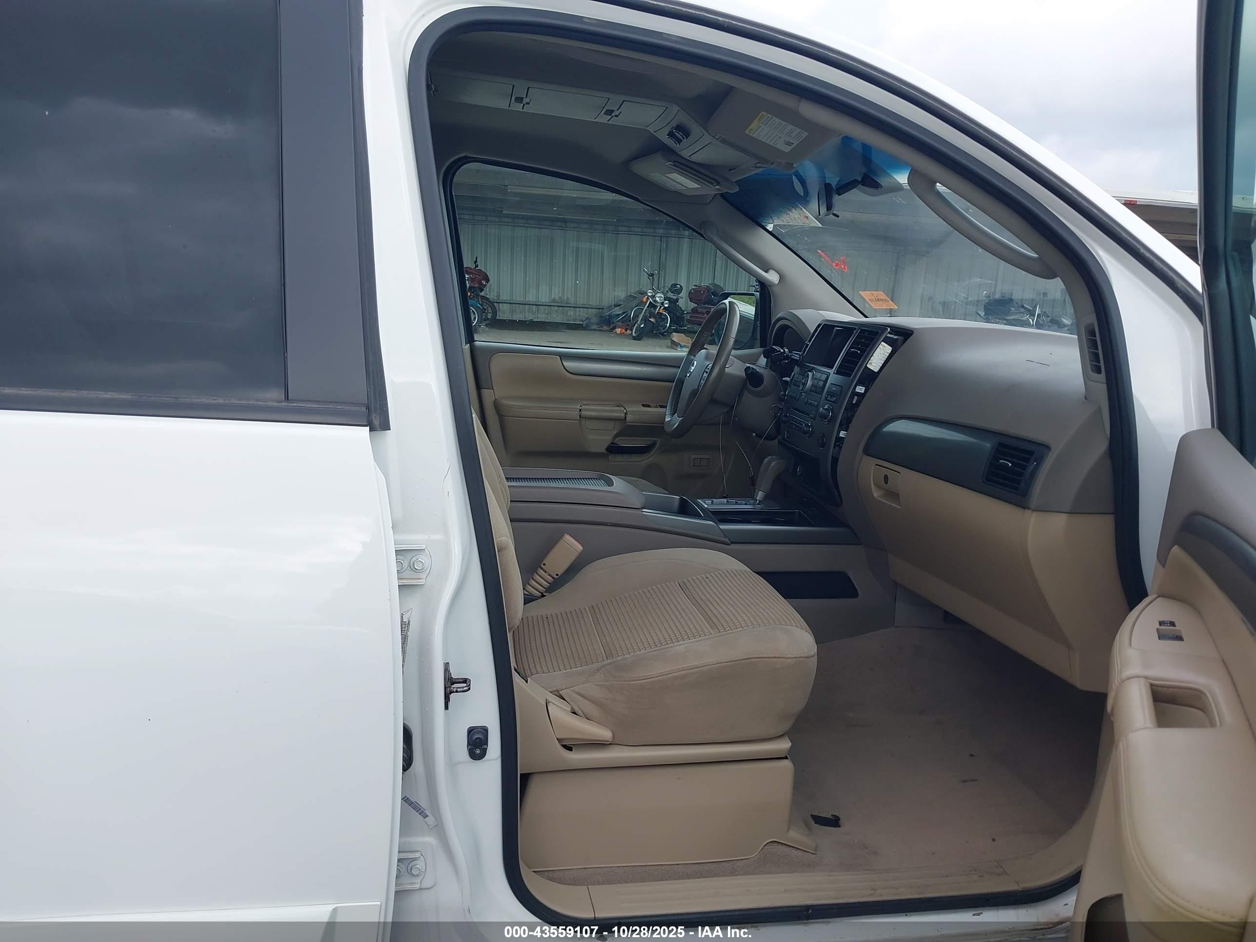 NISSAN ARMADA image 5