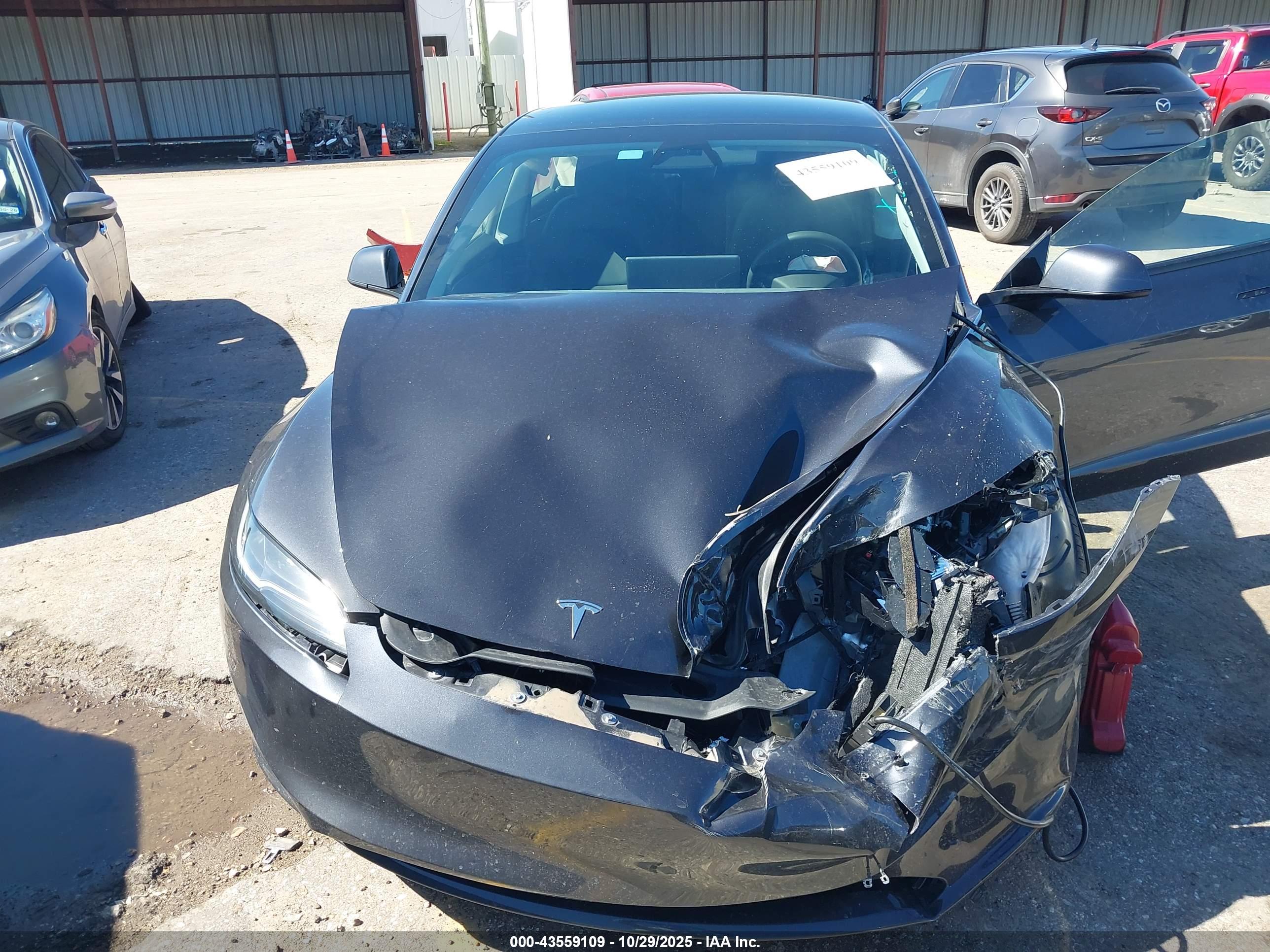 TESLA MODEL image 10
