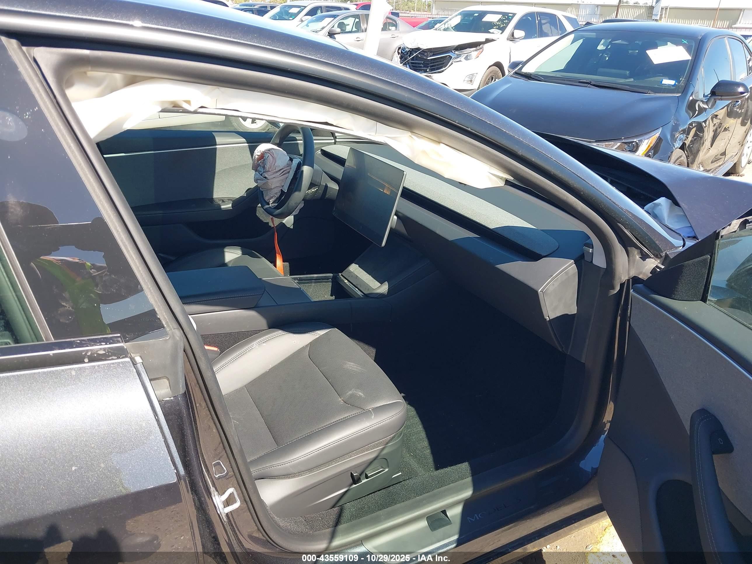 TESLA MODEL image 5