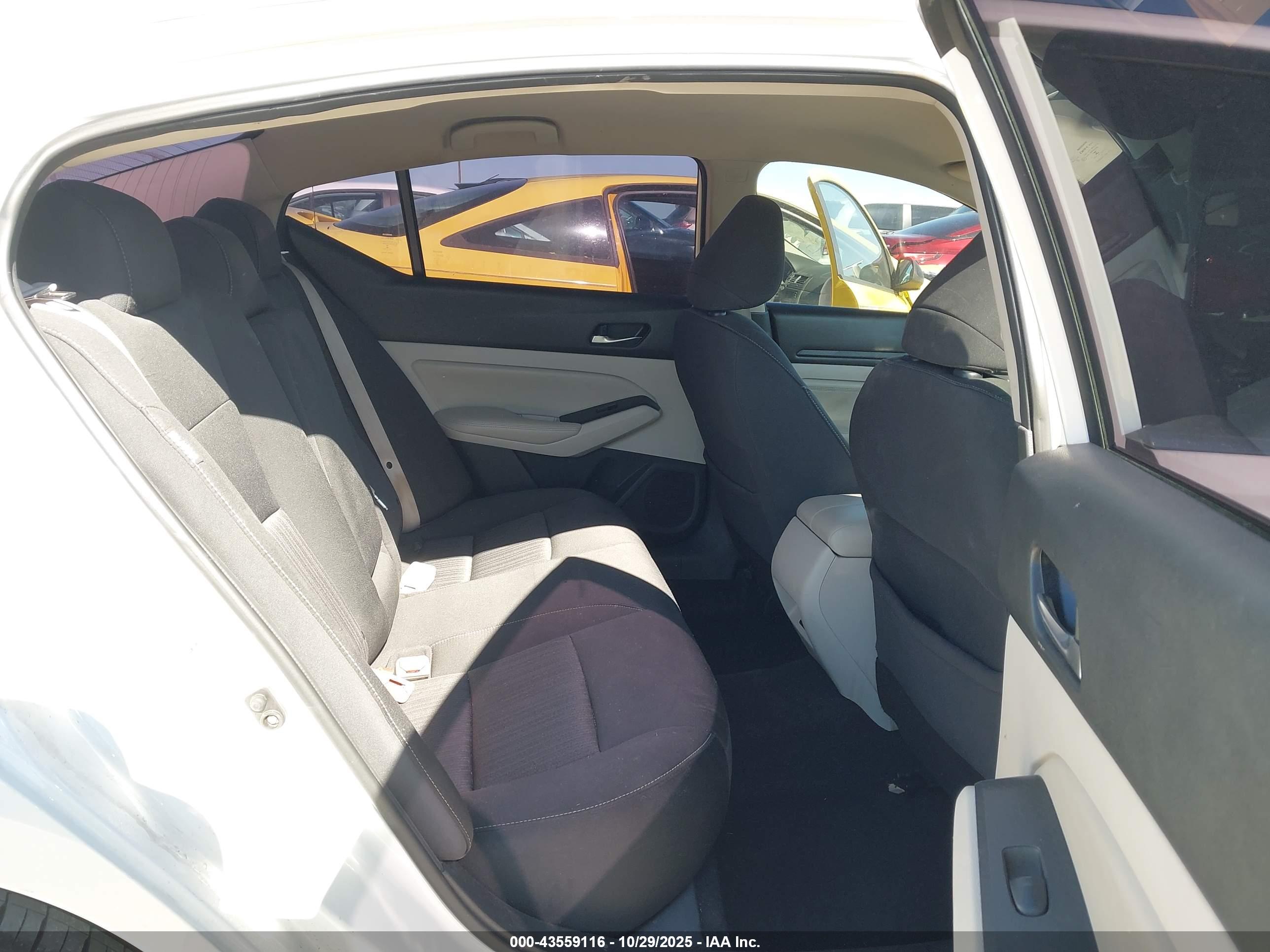 NISSAN ALTIMA image 8