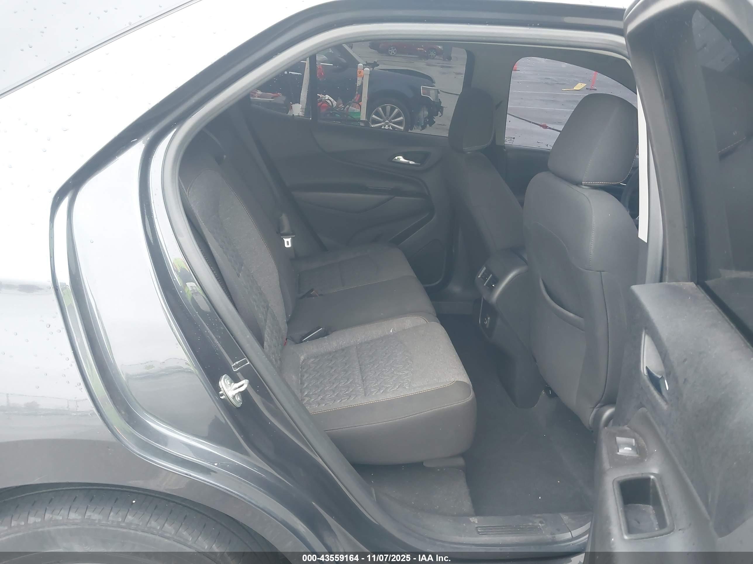 CHEVROLET EQUINOX image 8