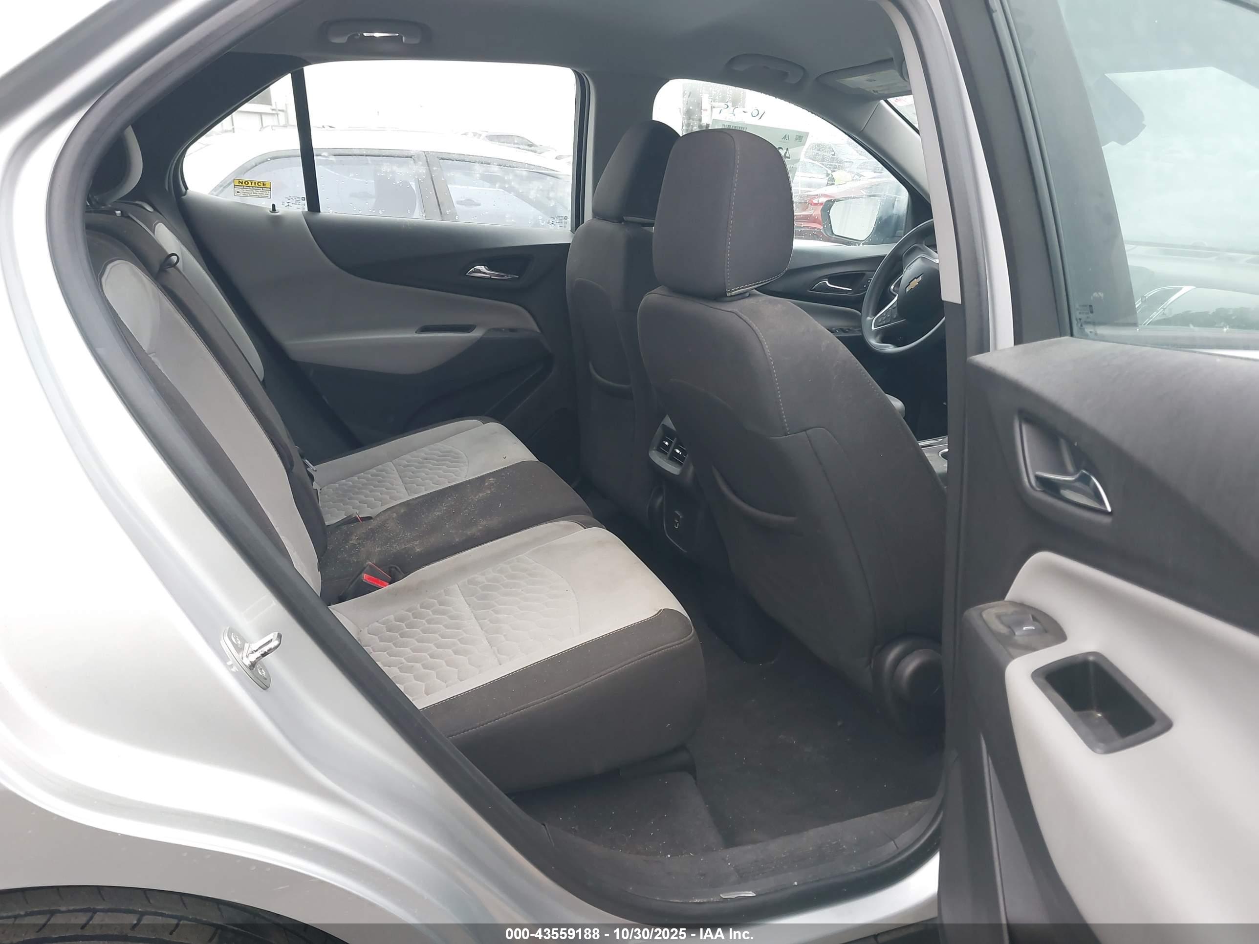 CHEVROLET EQUINOX image 8
