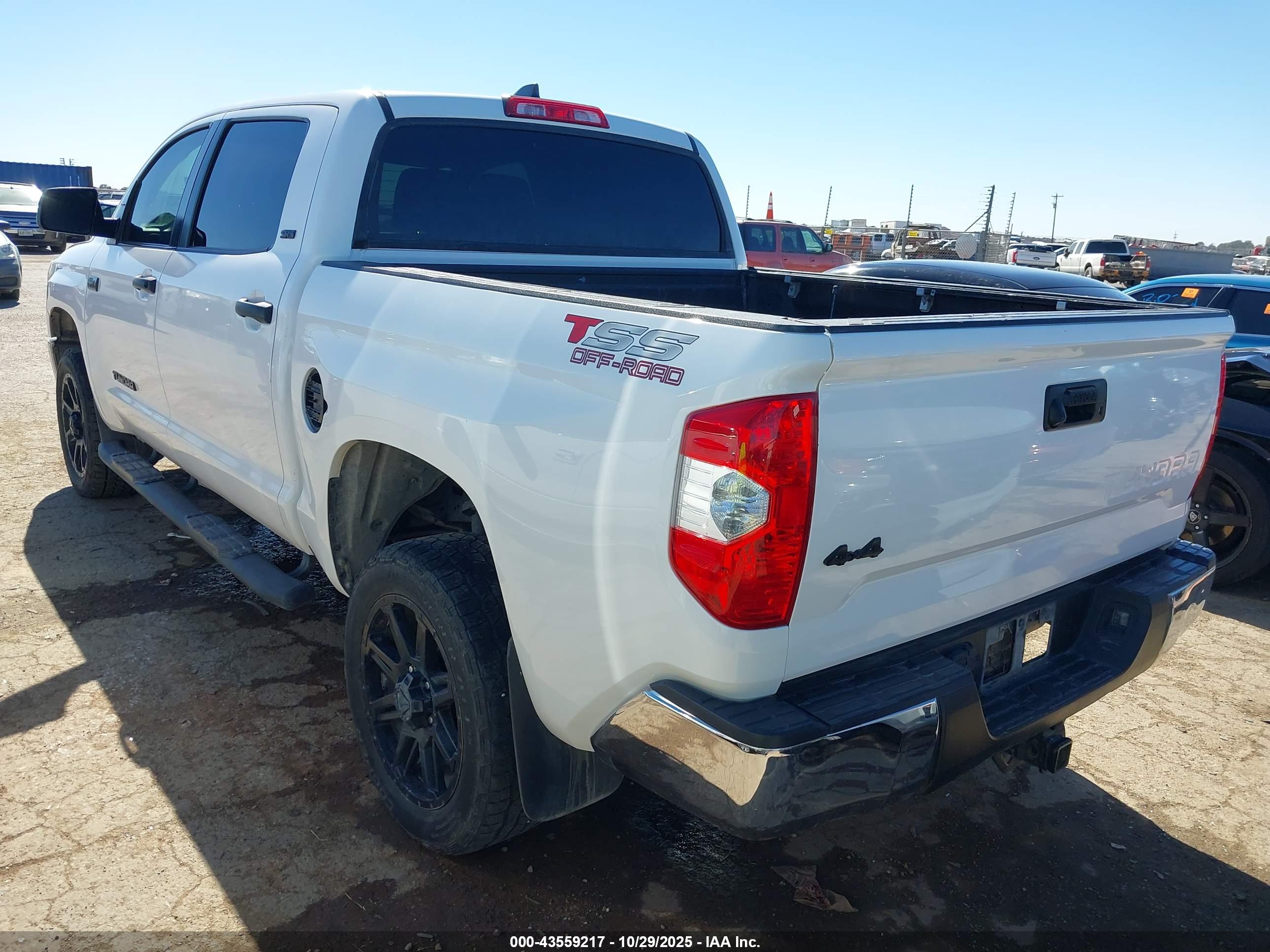 TOYOTA TUNDRA image 3