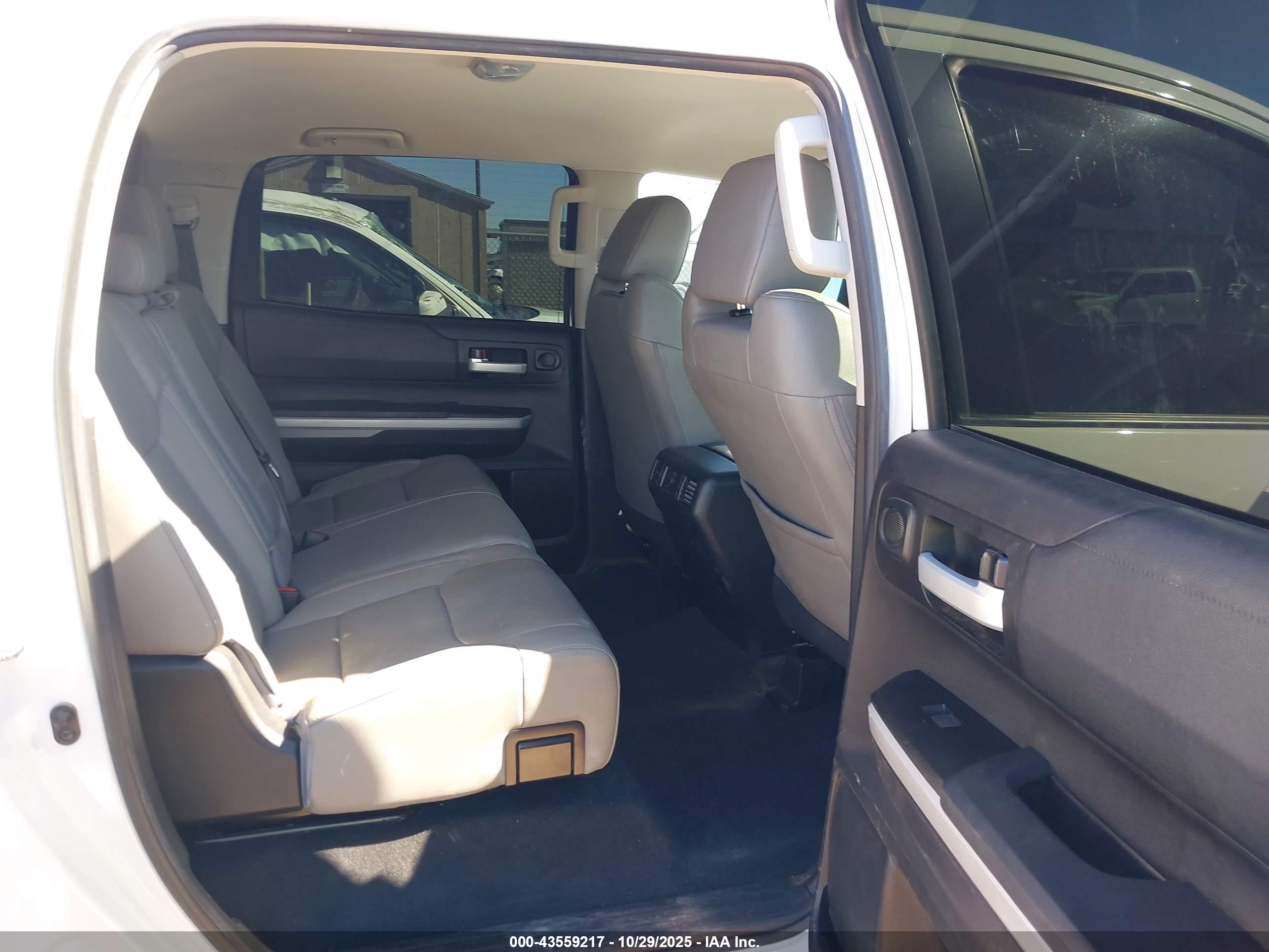 TOYOTA TUNDRA image 8