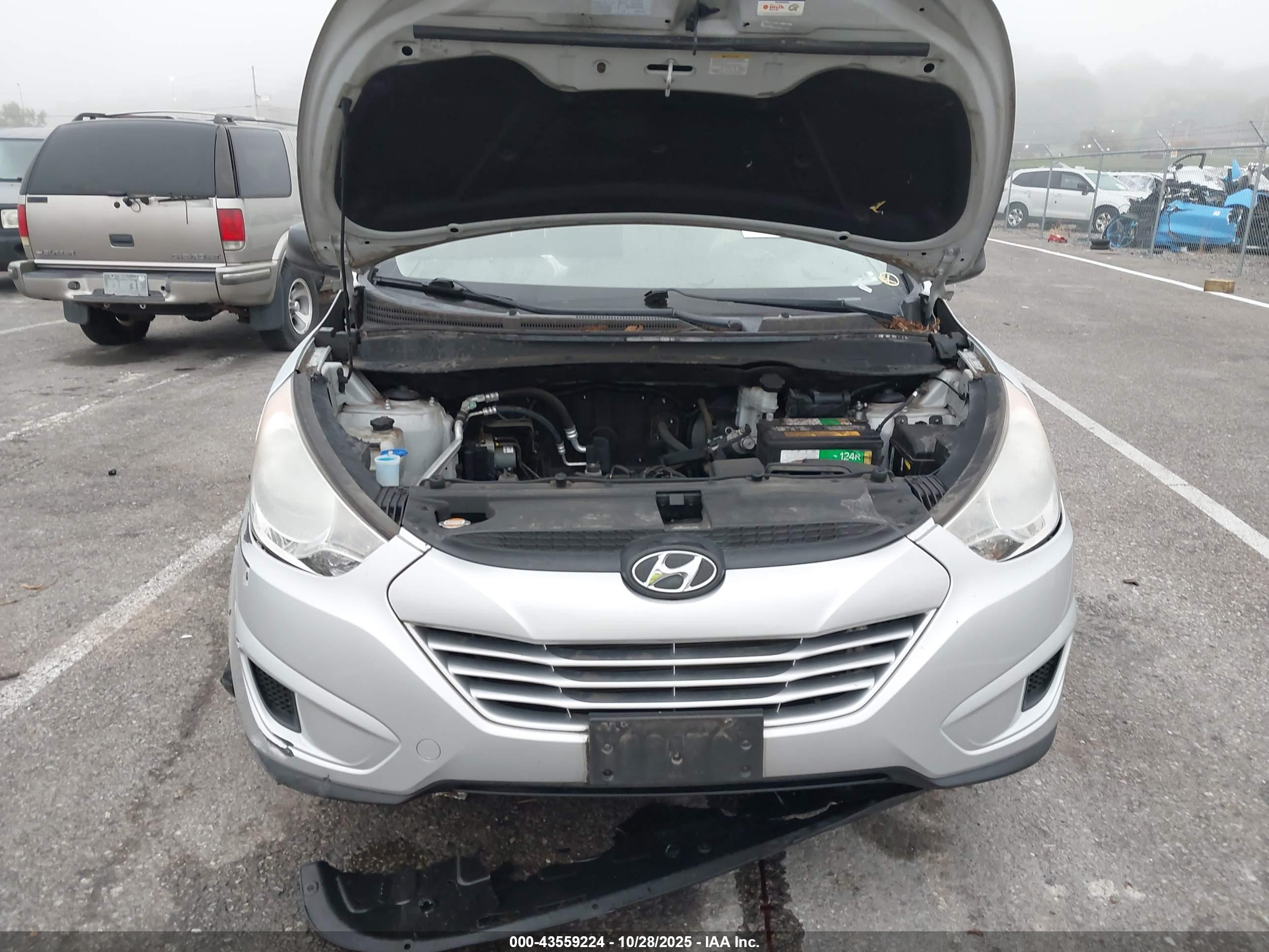 HYUNDAI TUCSON image 10