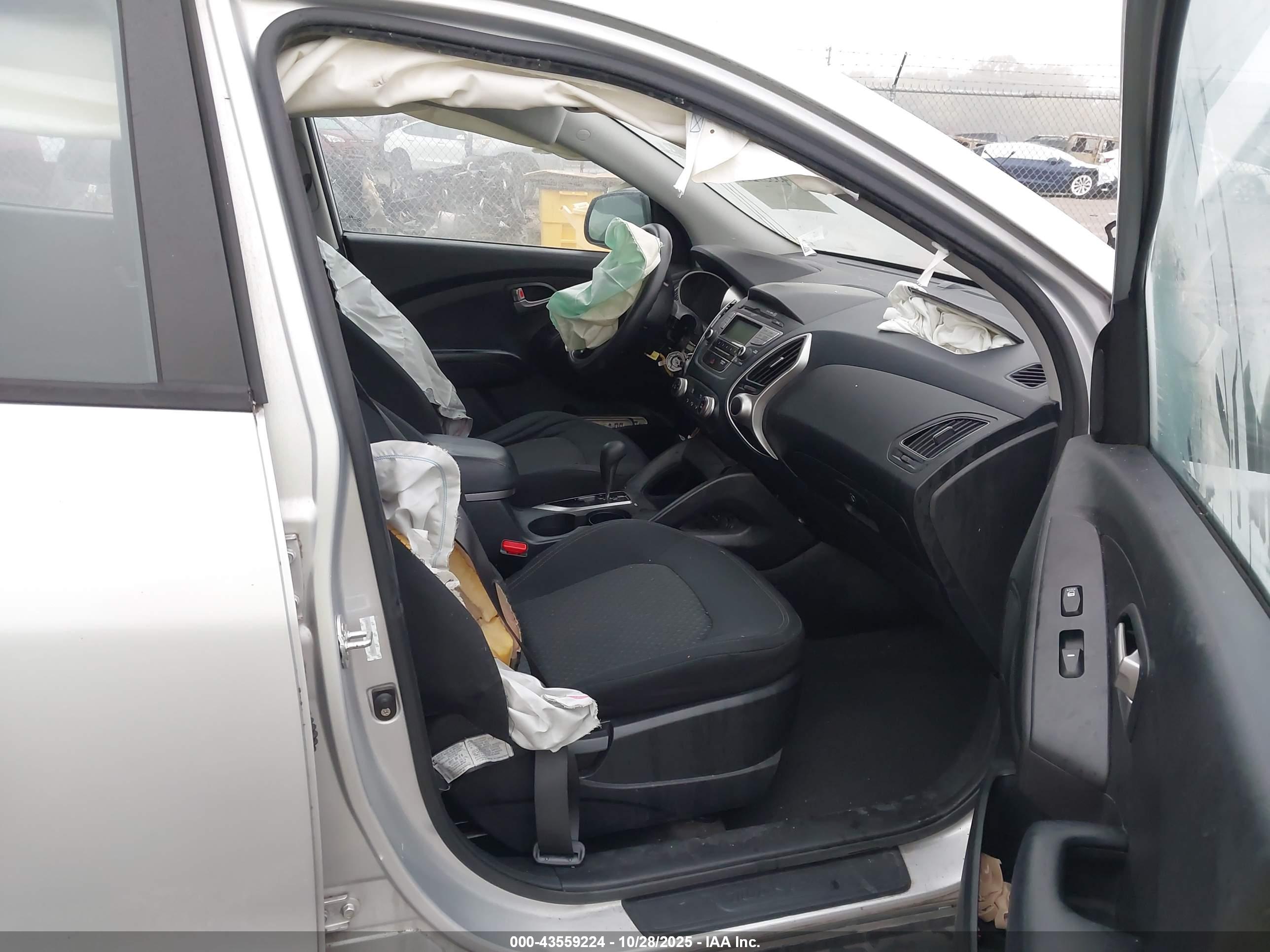 HYUNDAI TUCSON image 5