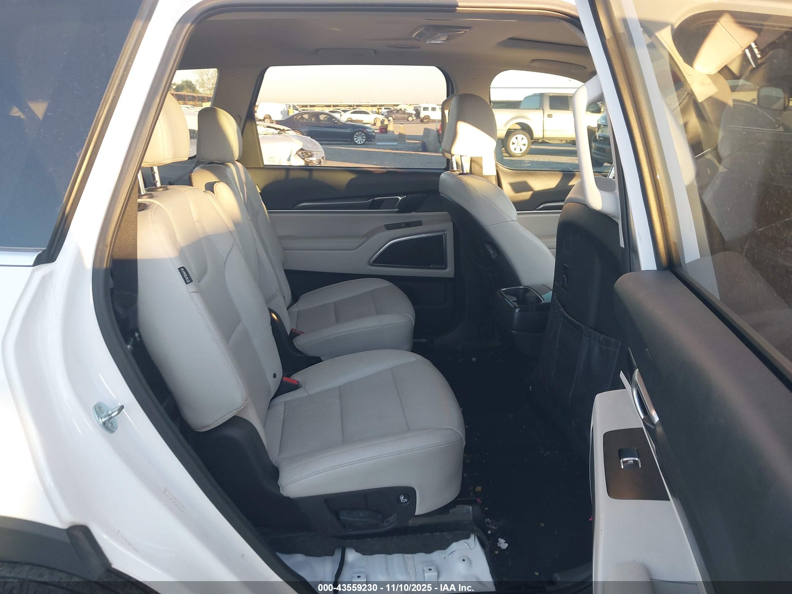 KIA TELLURIDE image 8