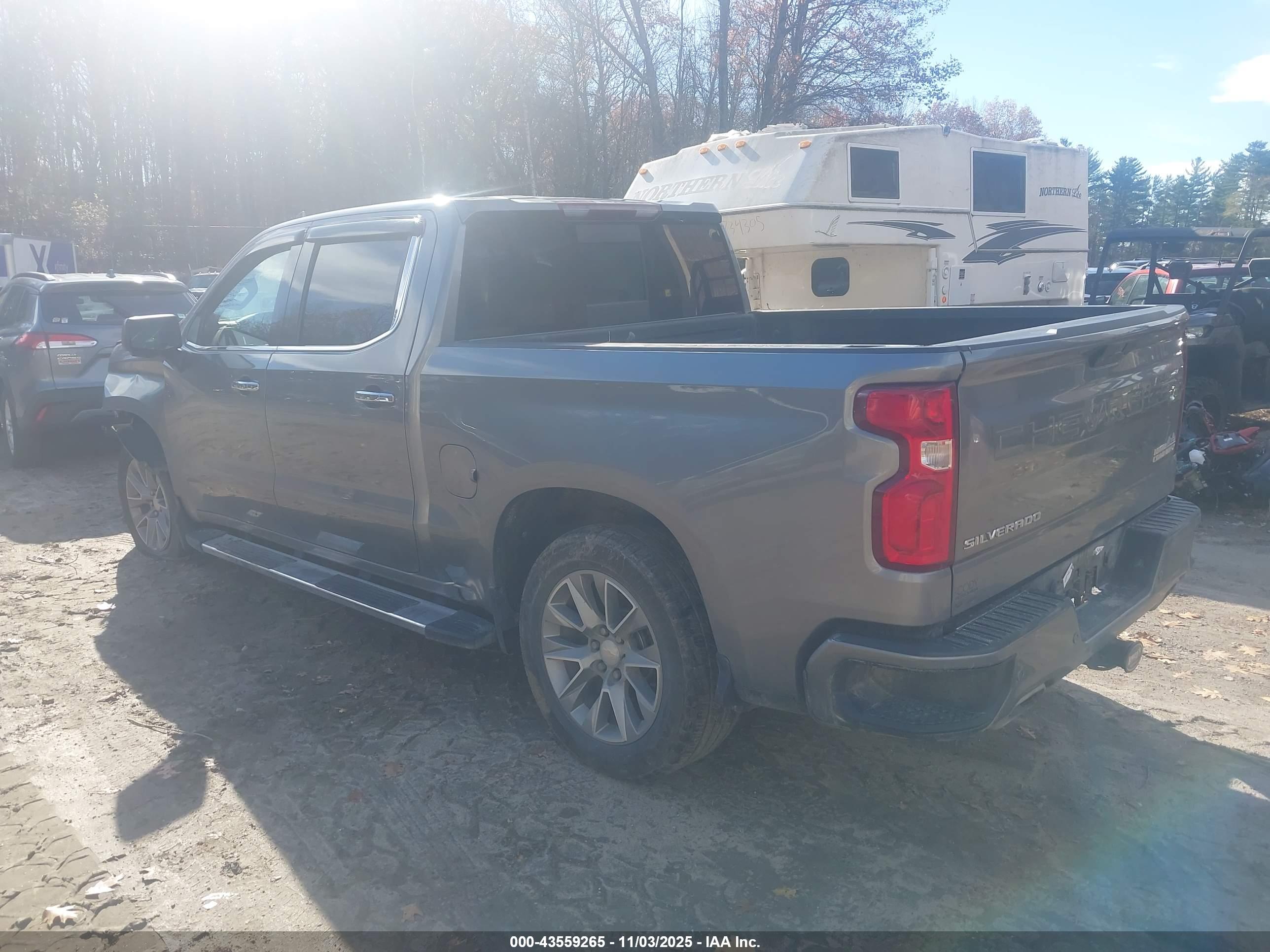 CHEVROLET SILVERADO image 3