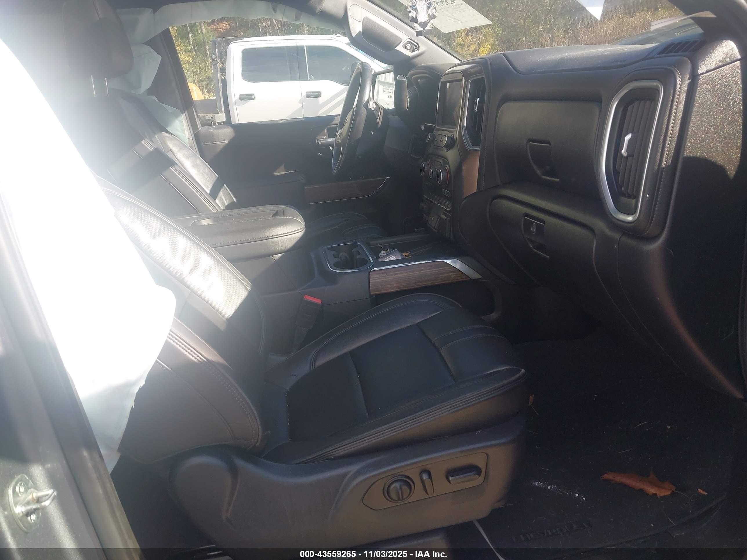 CHEVROLET SILVERADO image 5