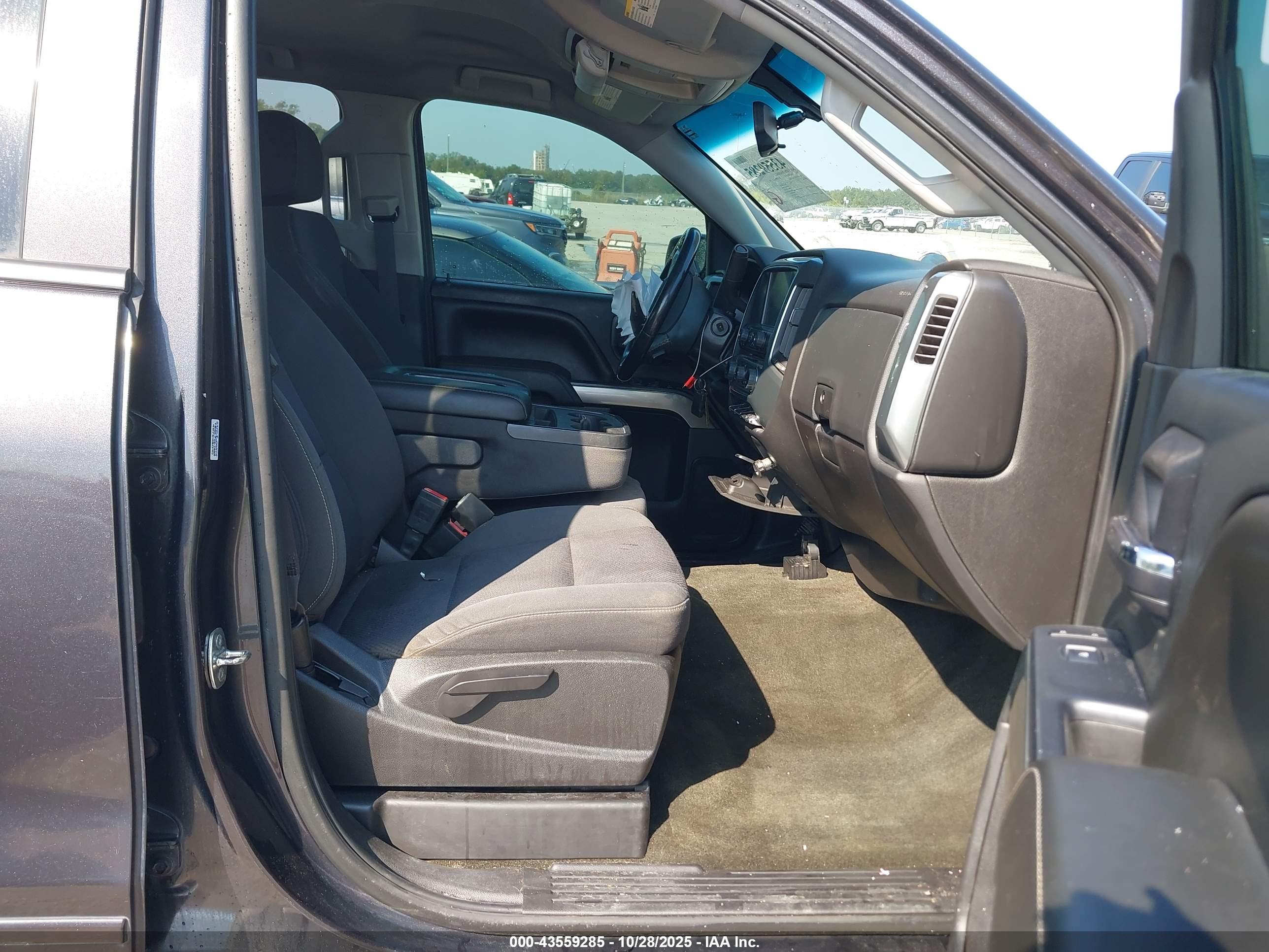 CHEVROLET SILVERADO image 5