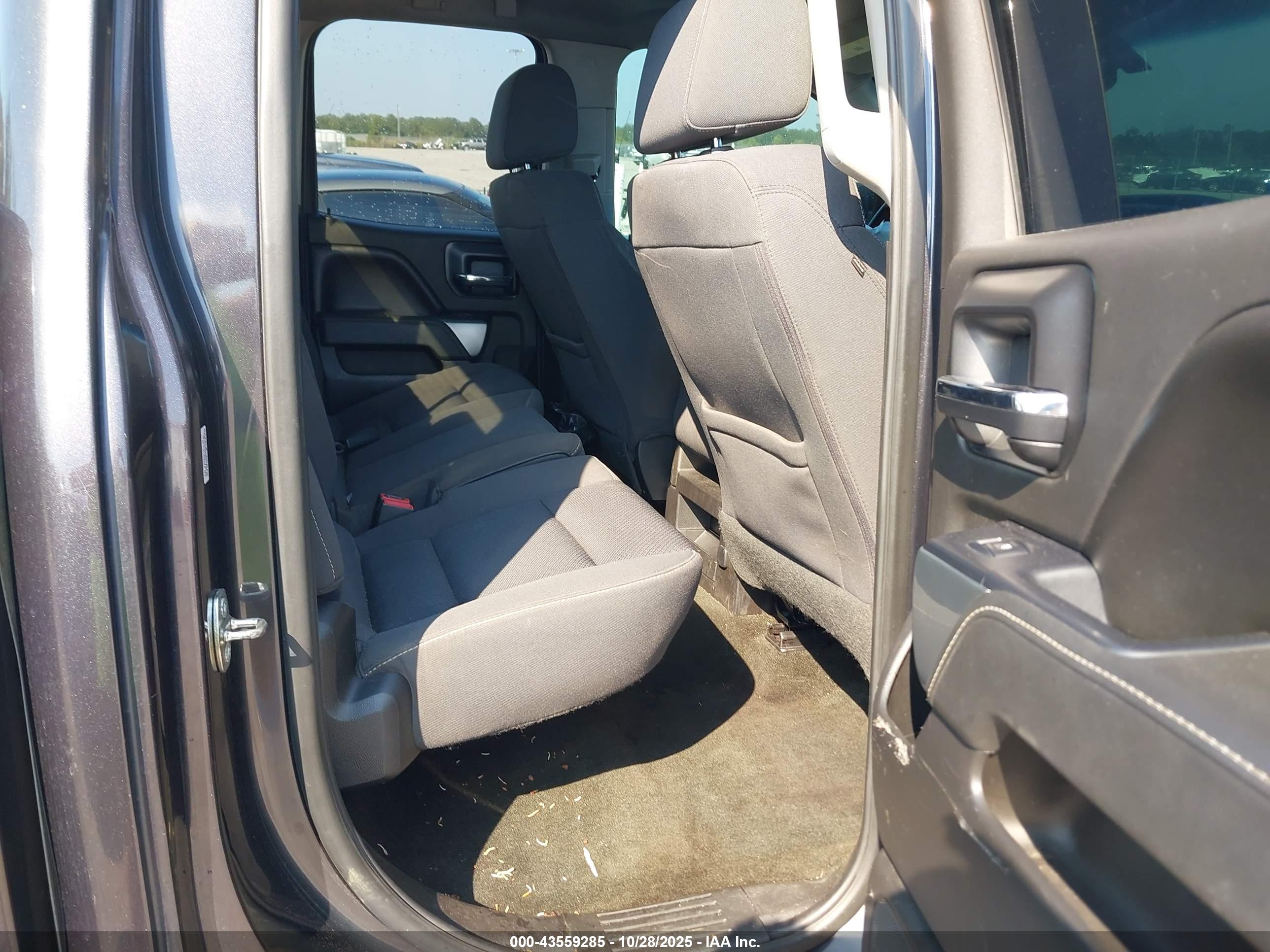 CHEVROLET SILVERADO image 8