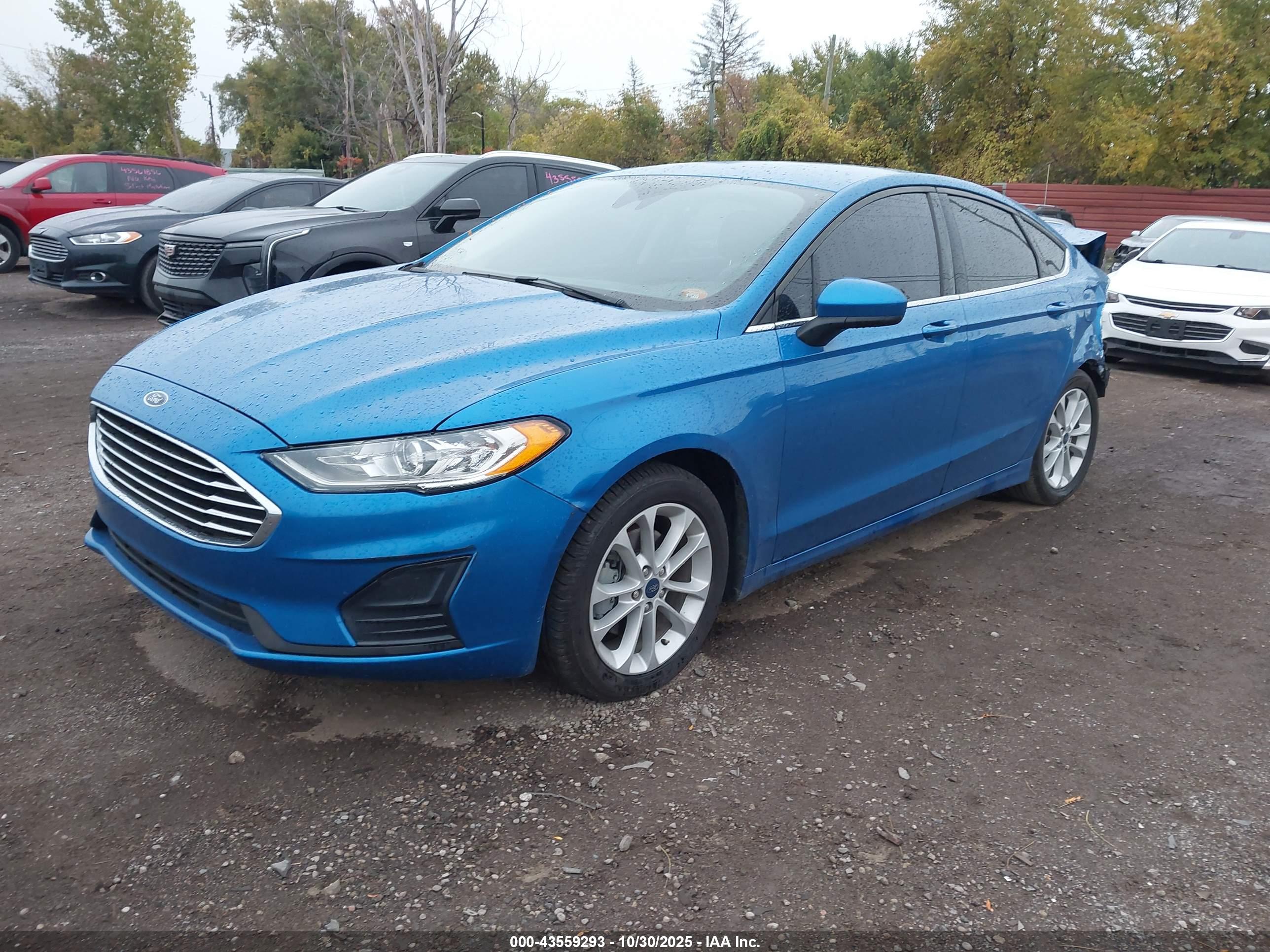 FORD FUSION image 2