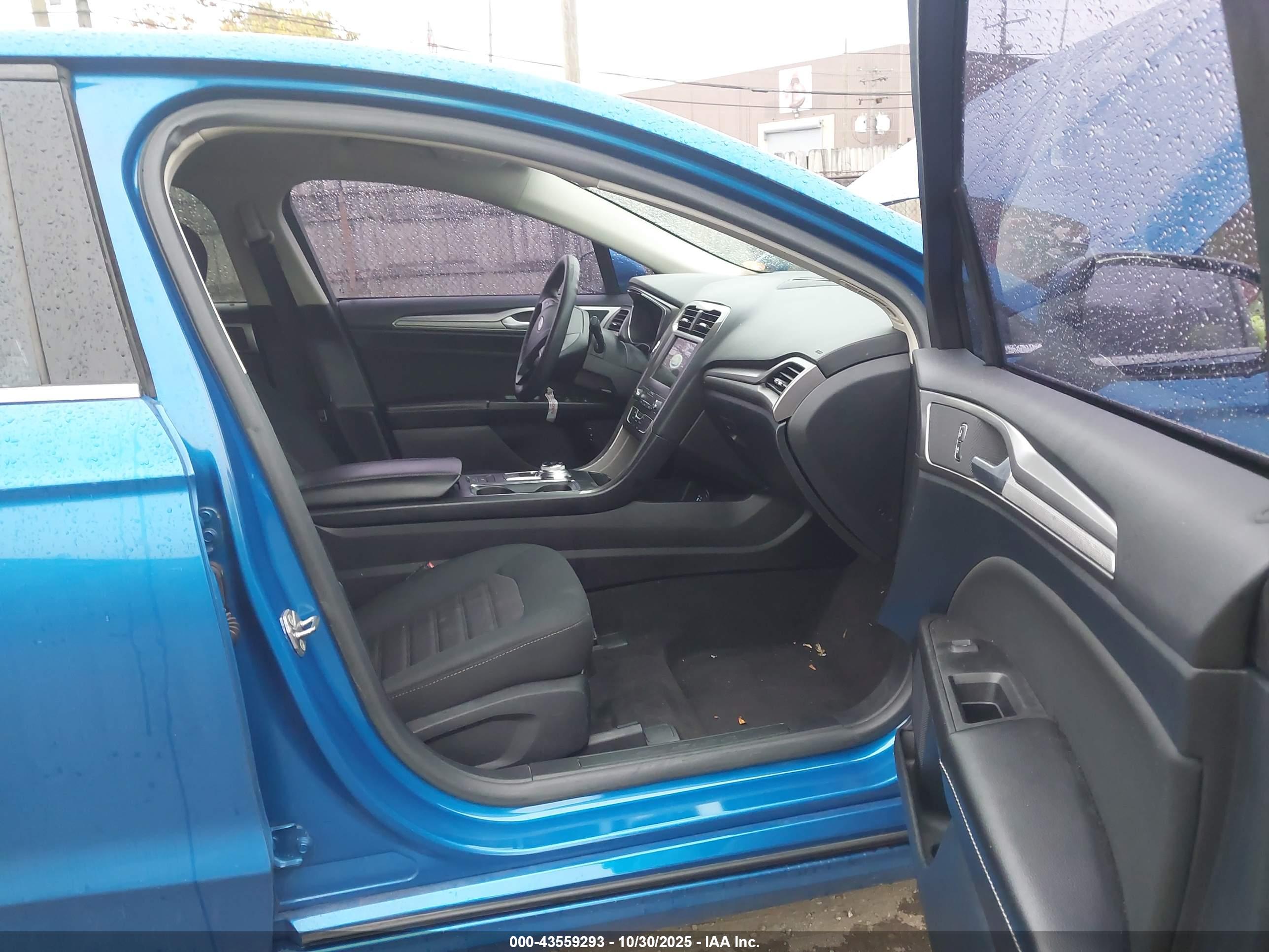 FORD FUSION image 5