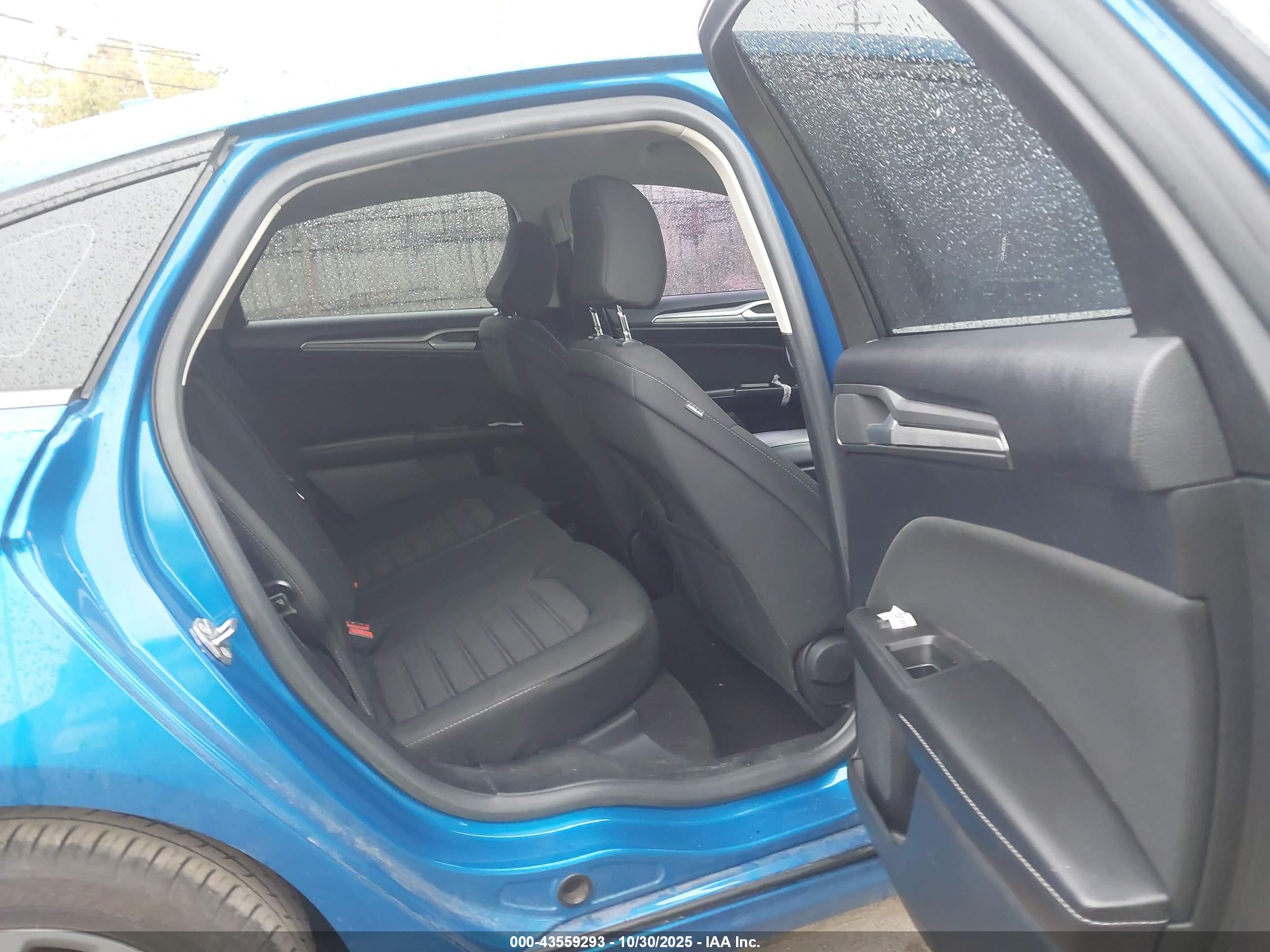 FORD FUSION image 8