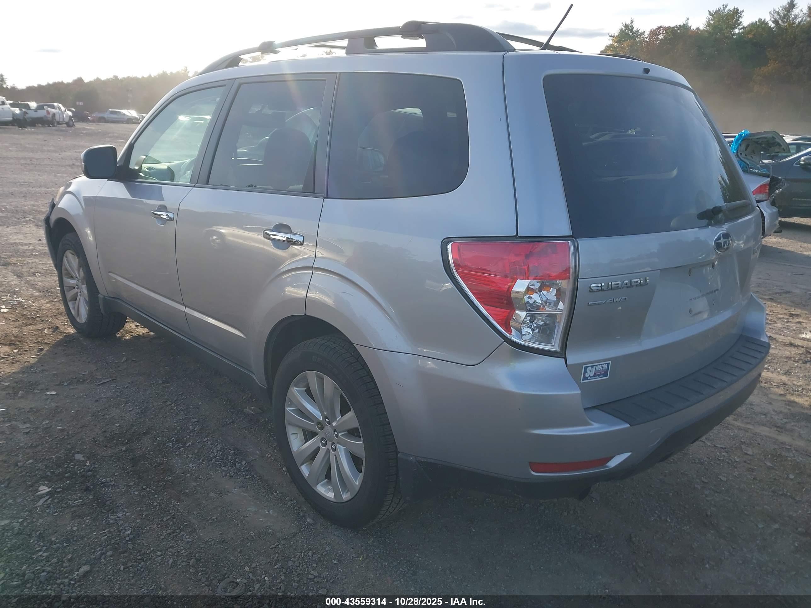 SUBARU FORESTER image 3