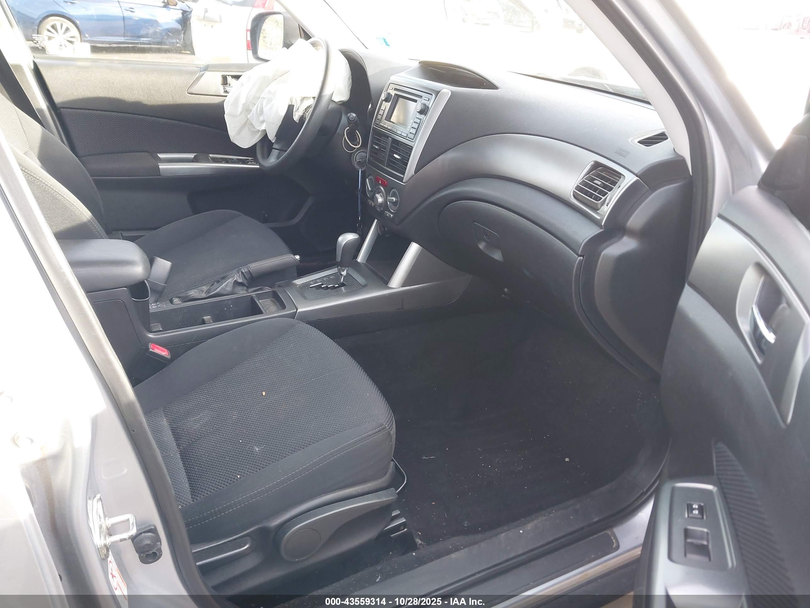 SUBARU FORESTER image 5