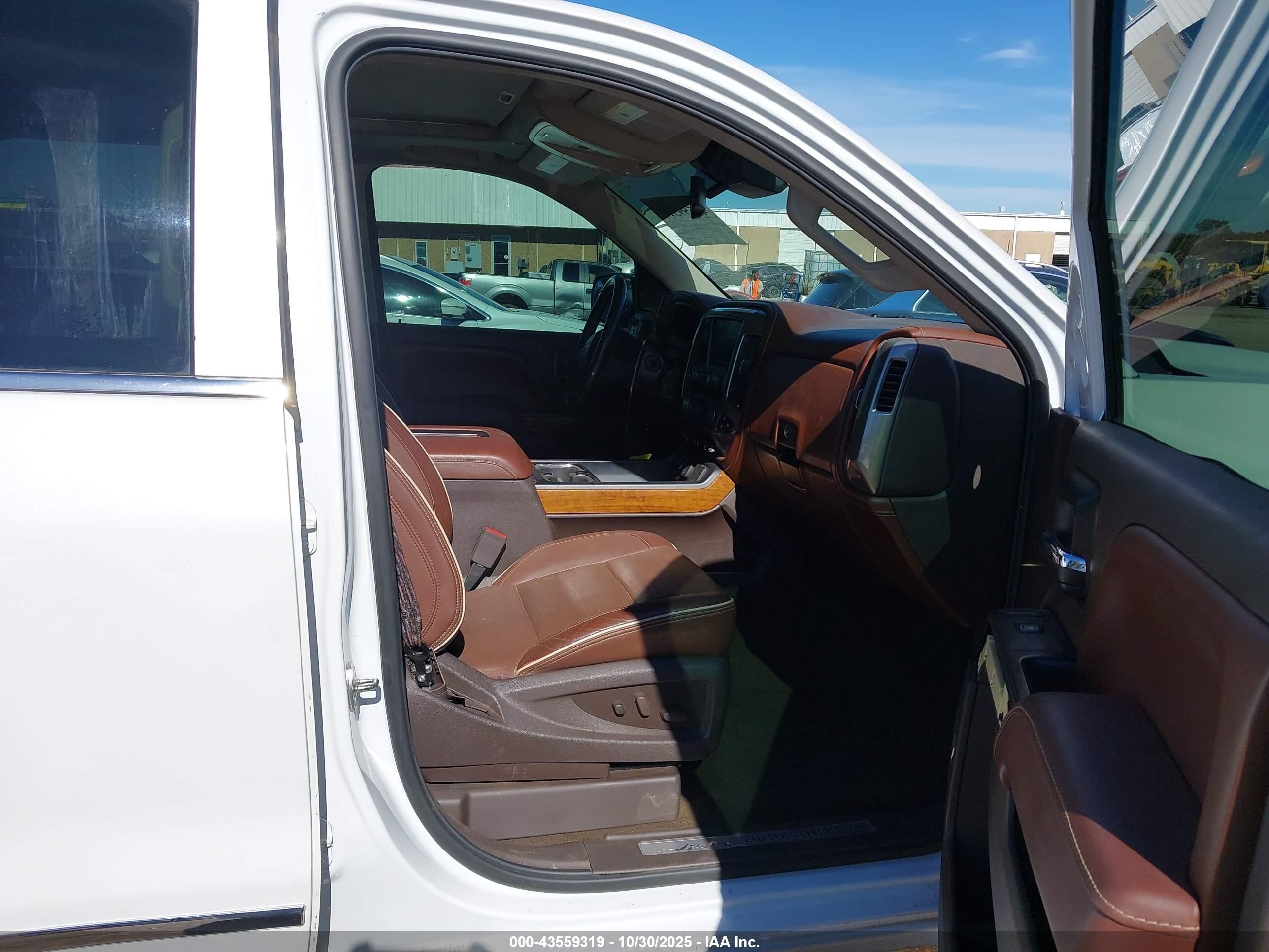 CHEVROLET SILVERADO image 5