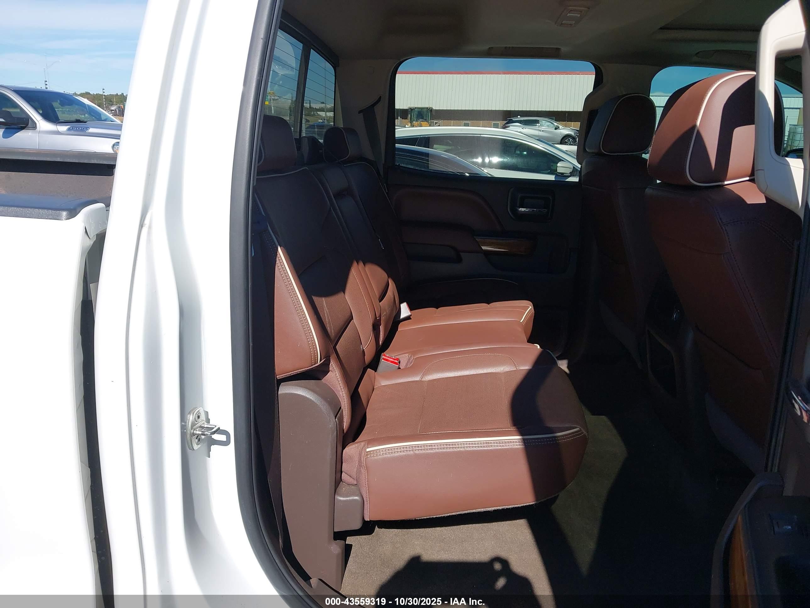 CHEVROLET SILVERADO image 8