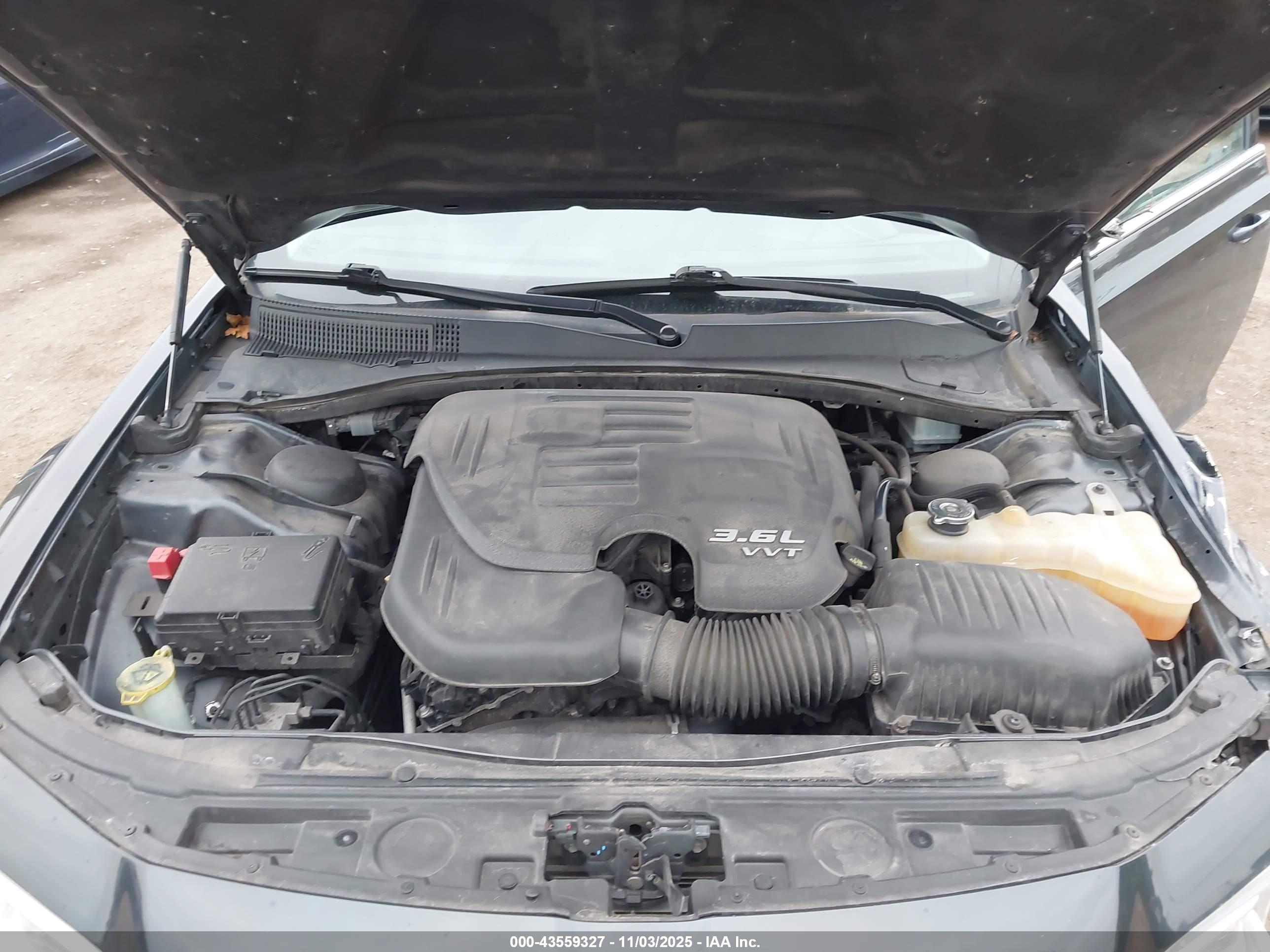 CHRYSLER 300 image 10