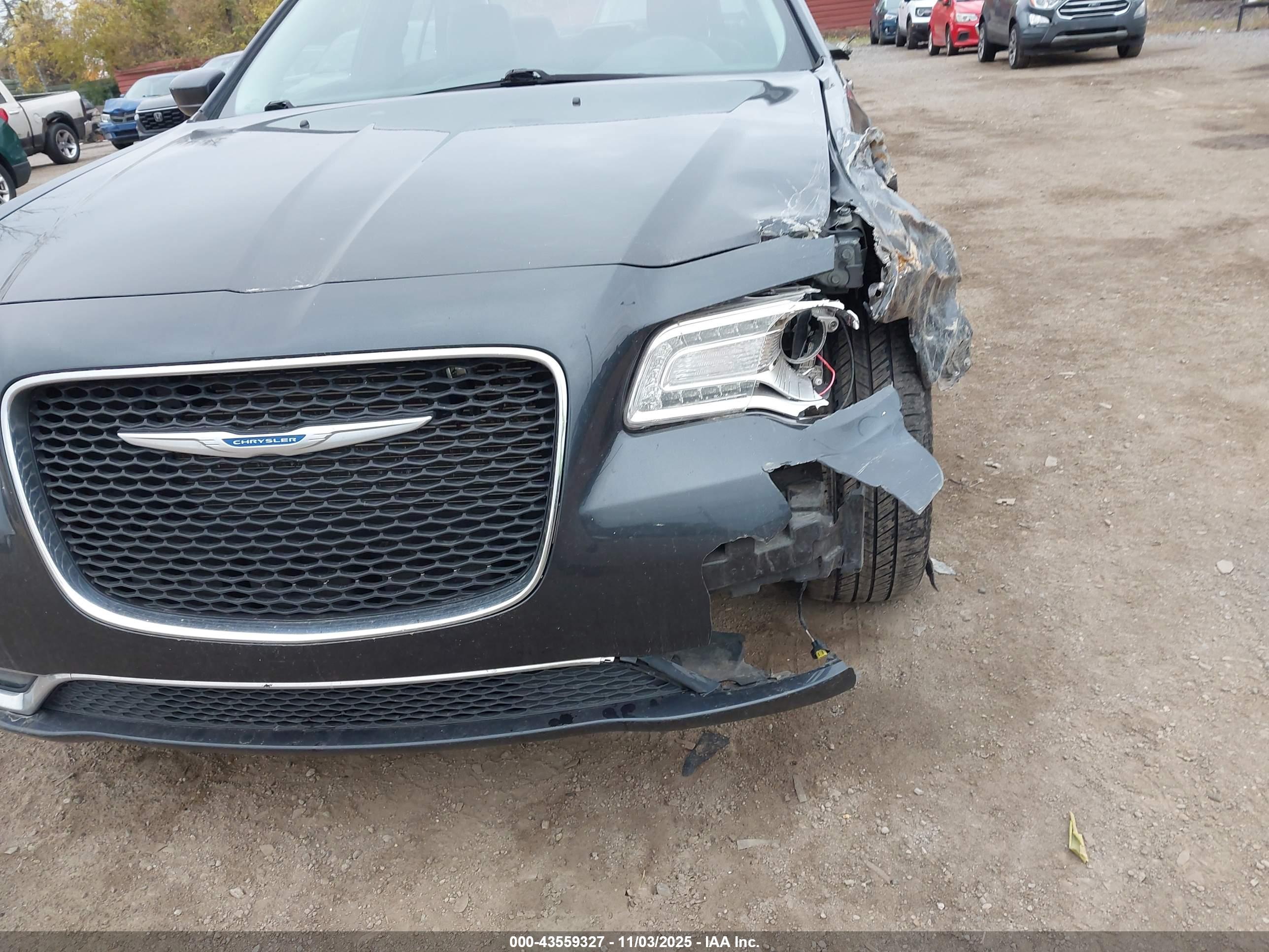 CHRYSLER 300 image 6