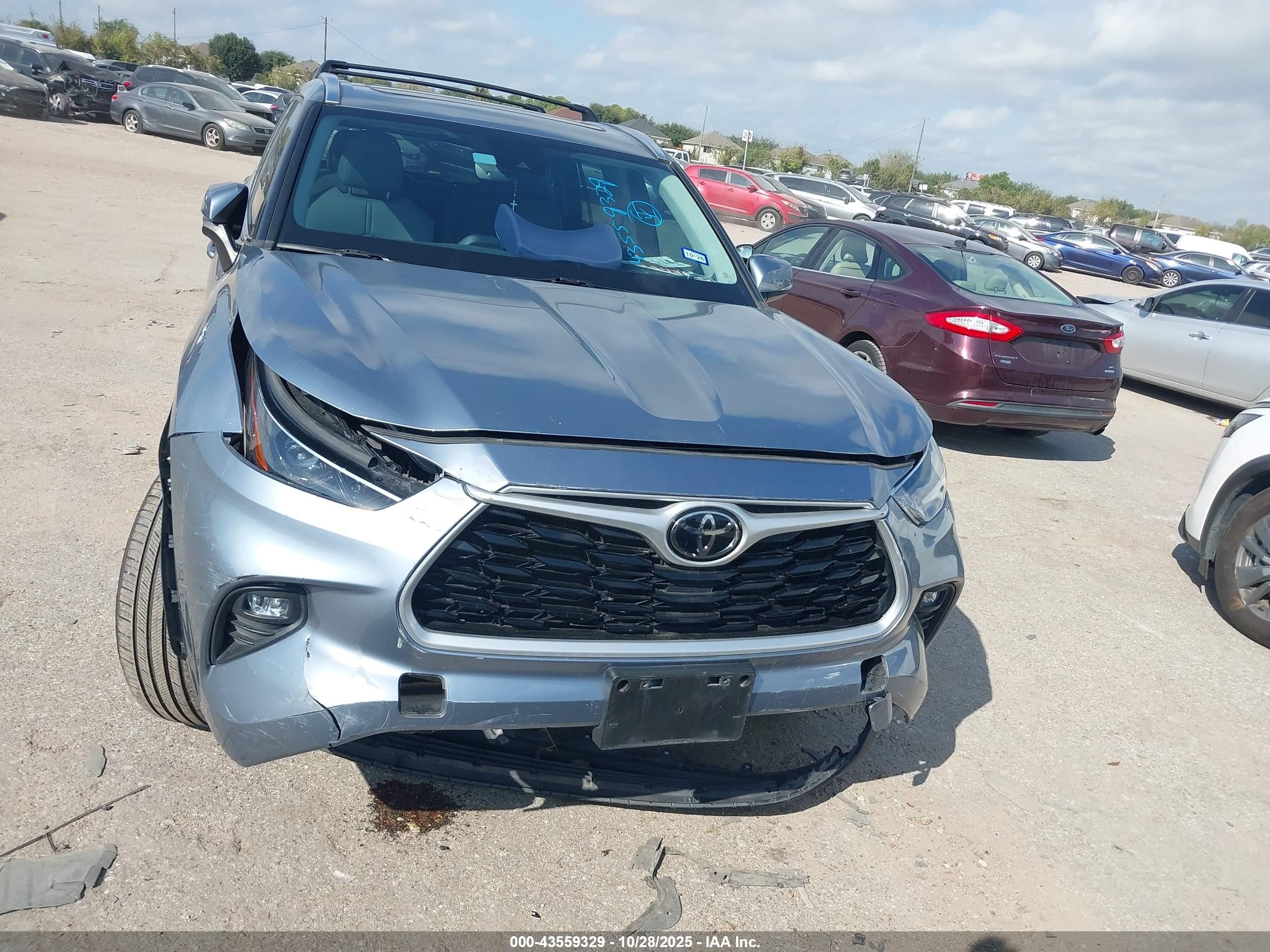 TOYOTA HIGHLANDER image 6