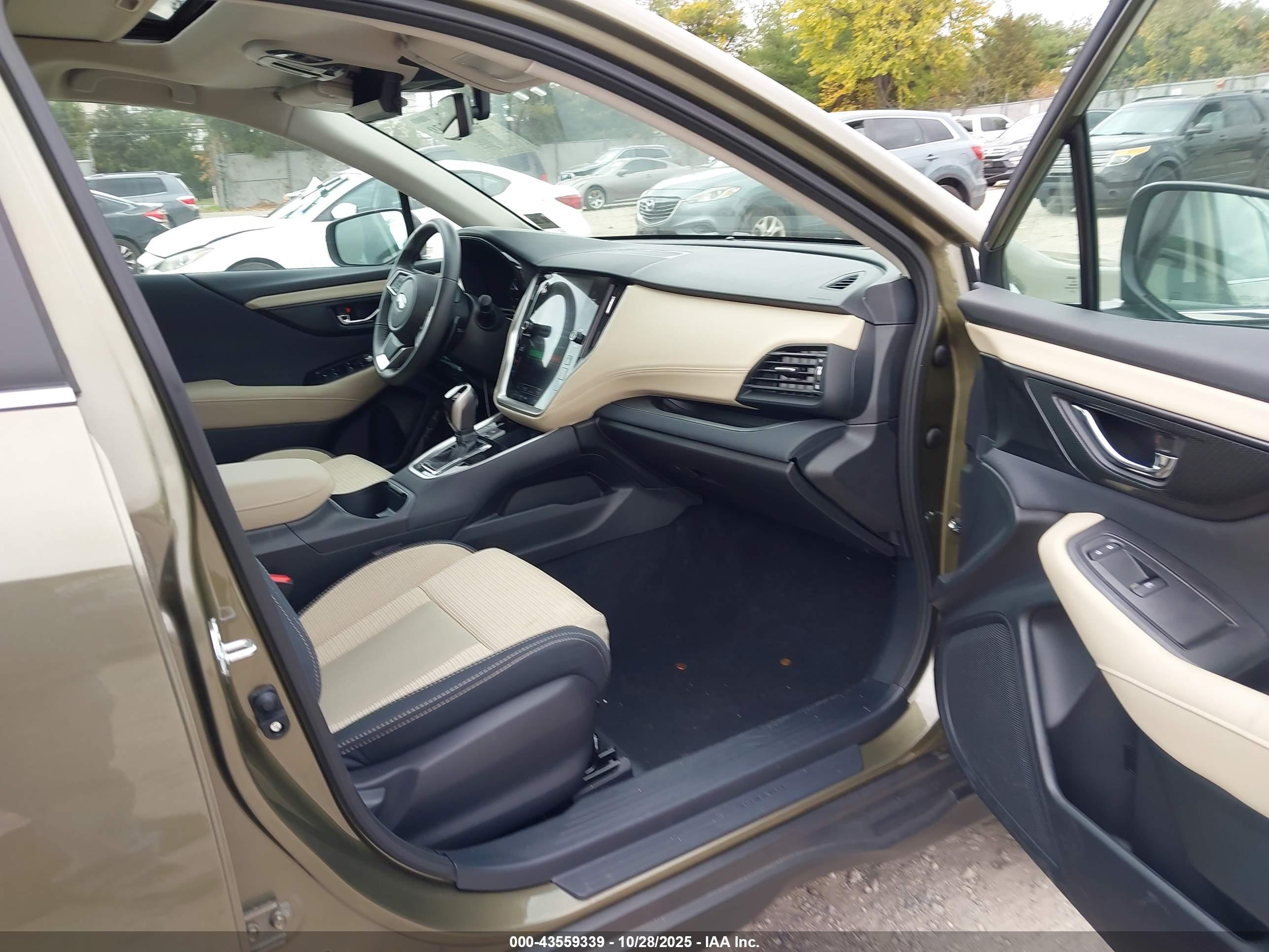 SUBARU OUTBACK image 5