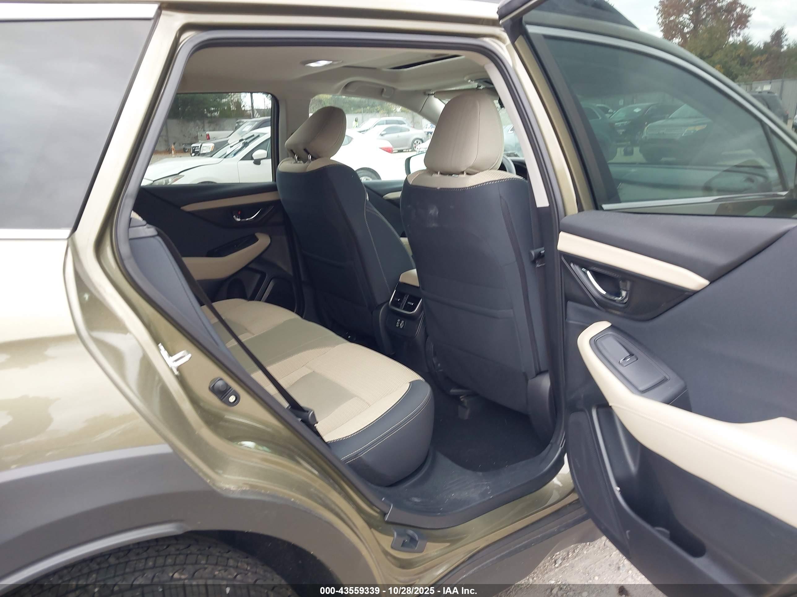 SUBARU OUTBACK image 8