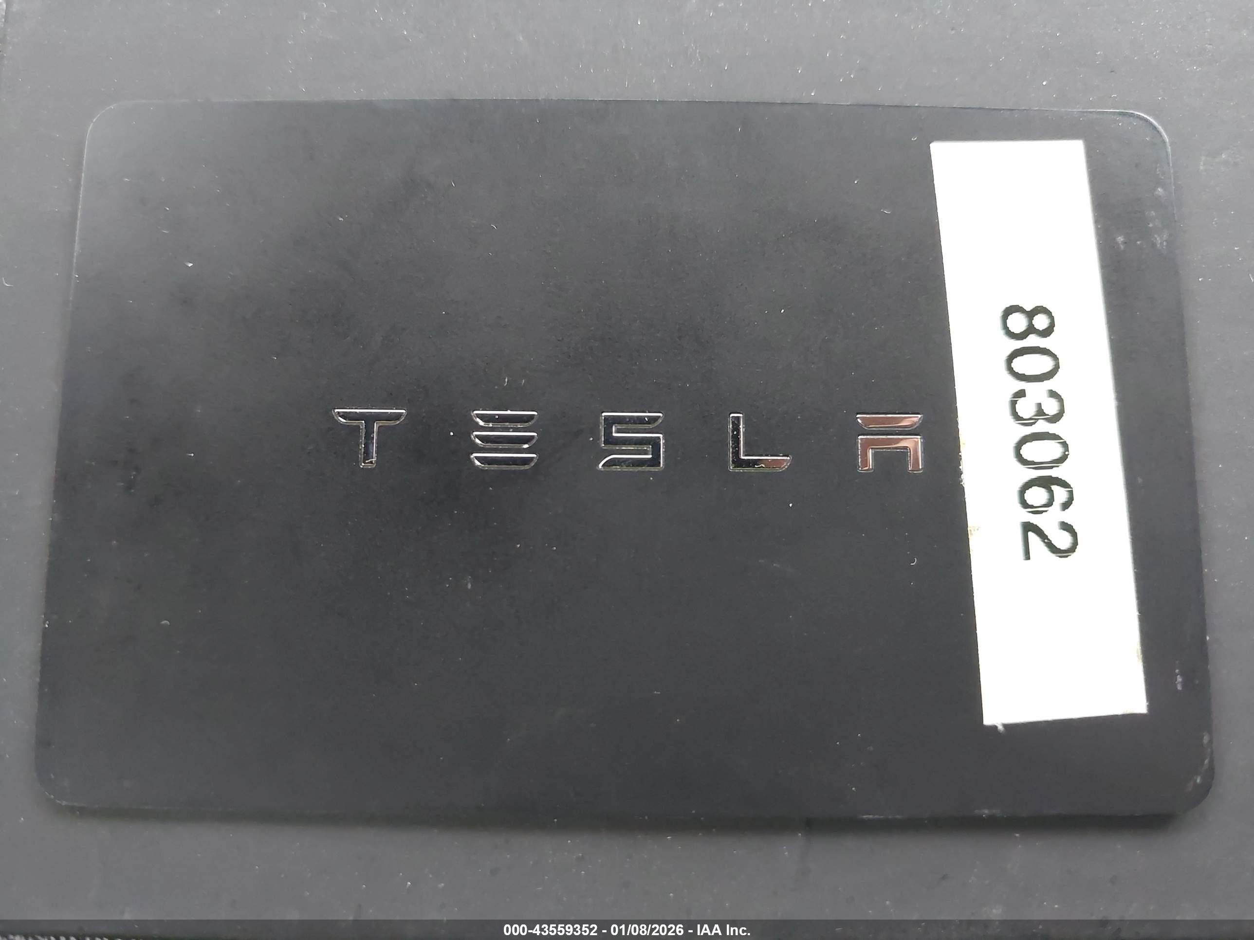 TESLA MODEL image 11