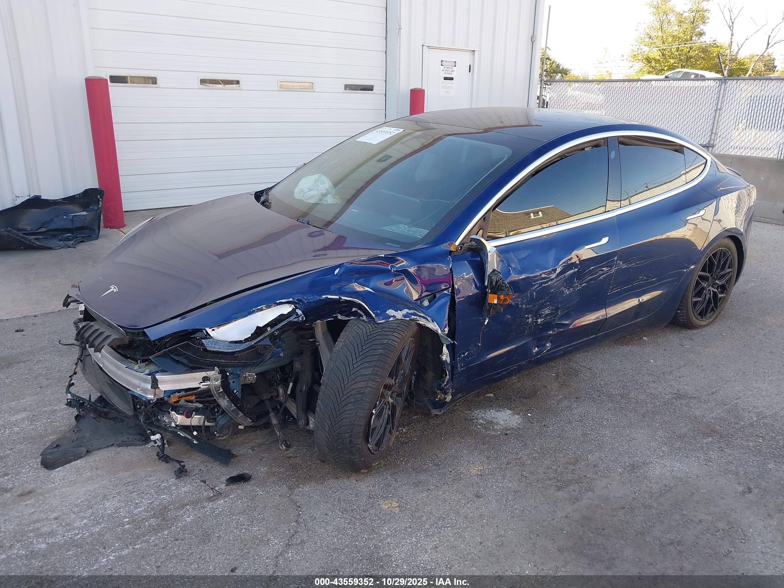 TESLA MODEL image 2