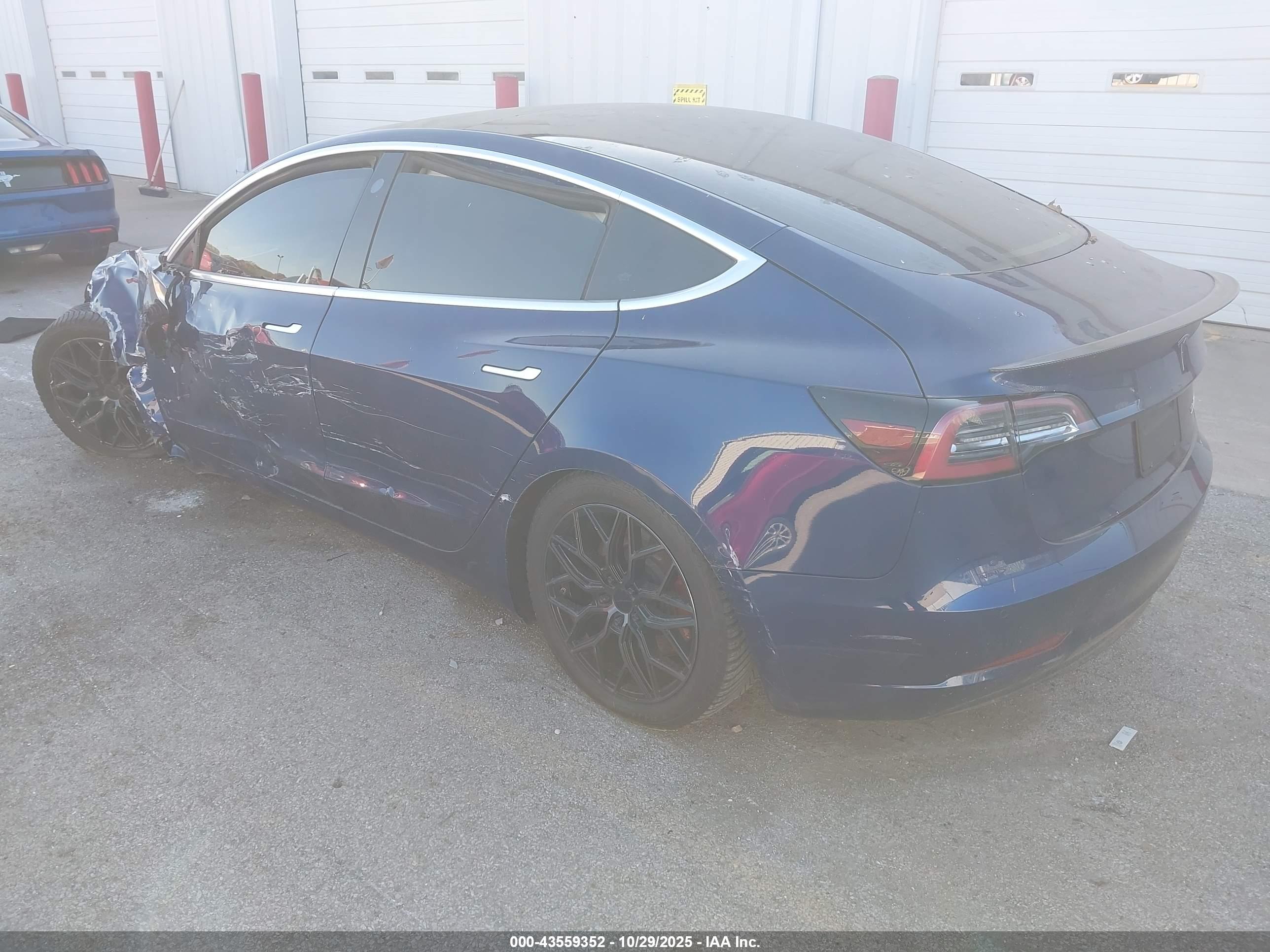 TESLA MODEL image 3