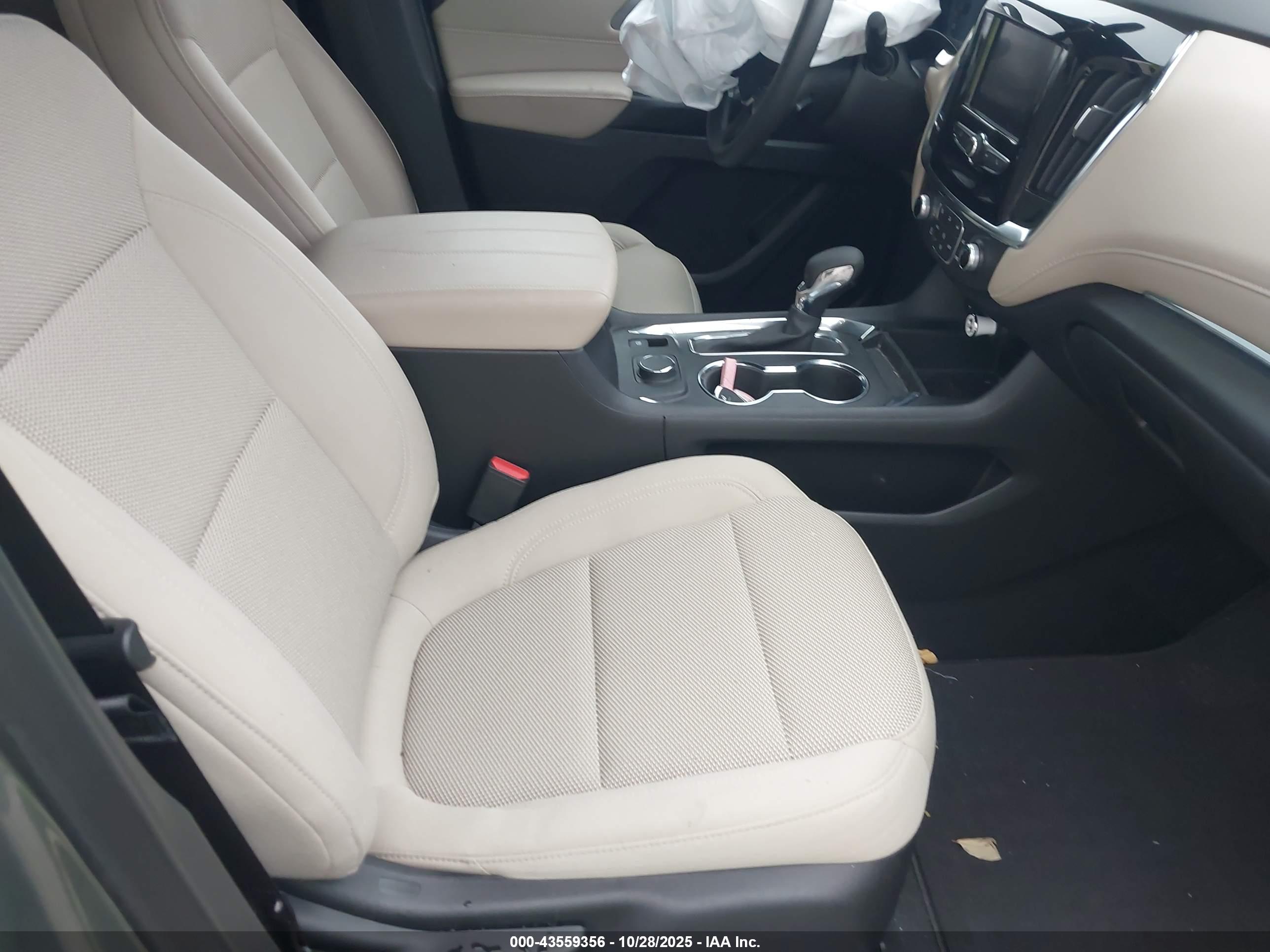 CHEVROLET TRAVERSE image 5