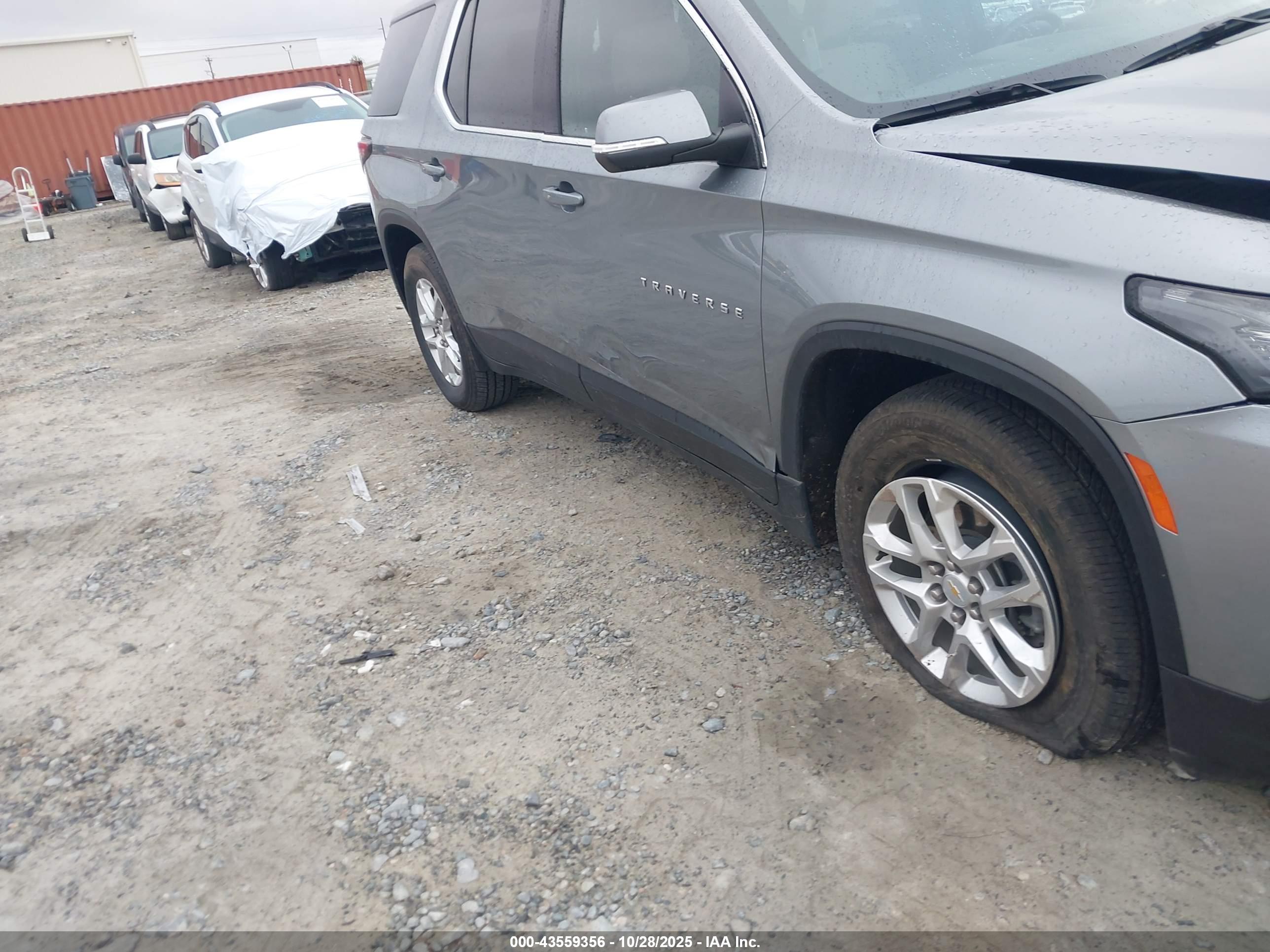 CHEVROLET TRAVERSE image 6