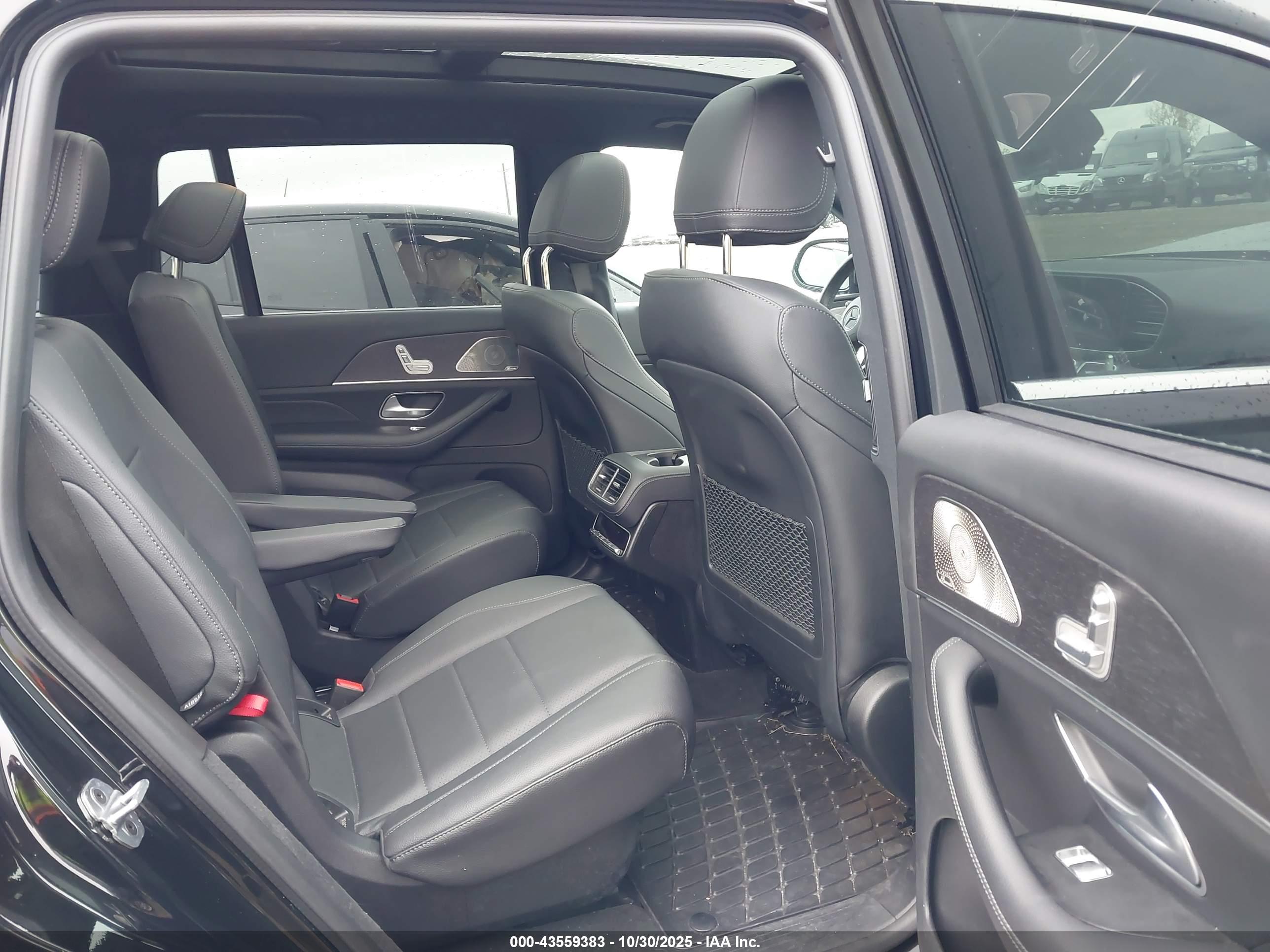 MERCEDES-BENZ GLS image 8