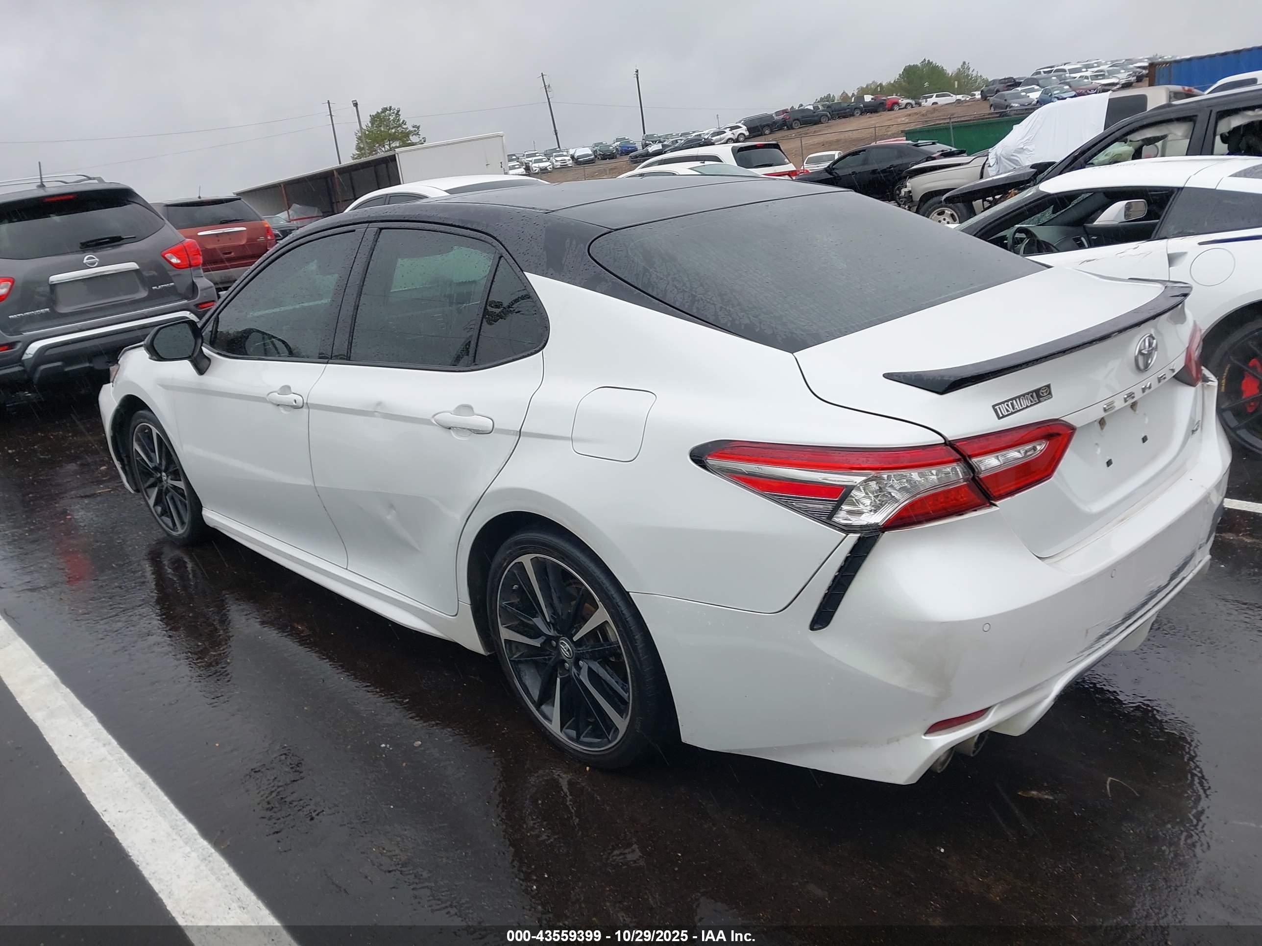 TOYOTA CAMRY image 3