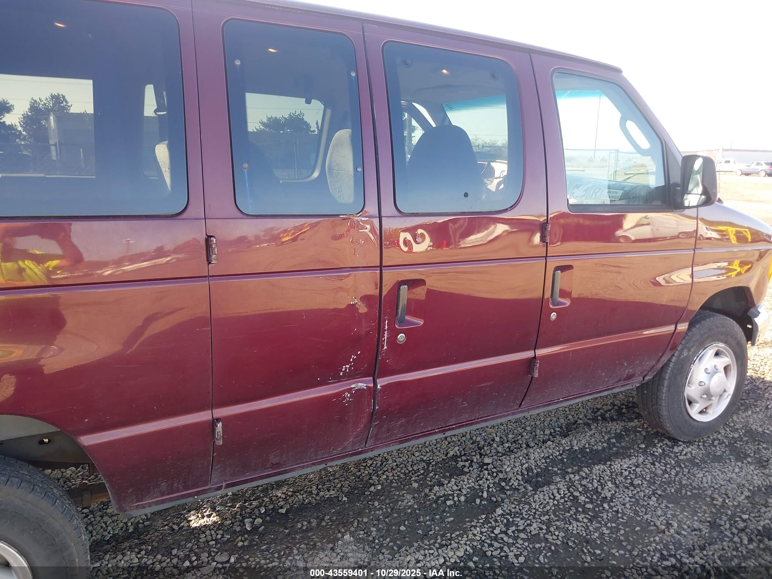 FORD E-350 image 6