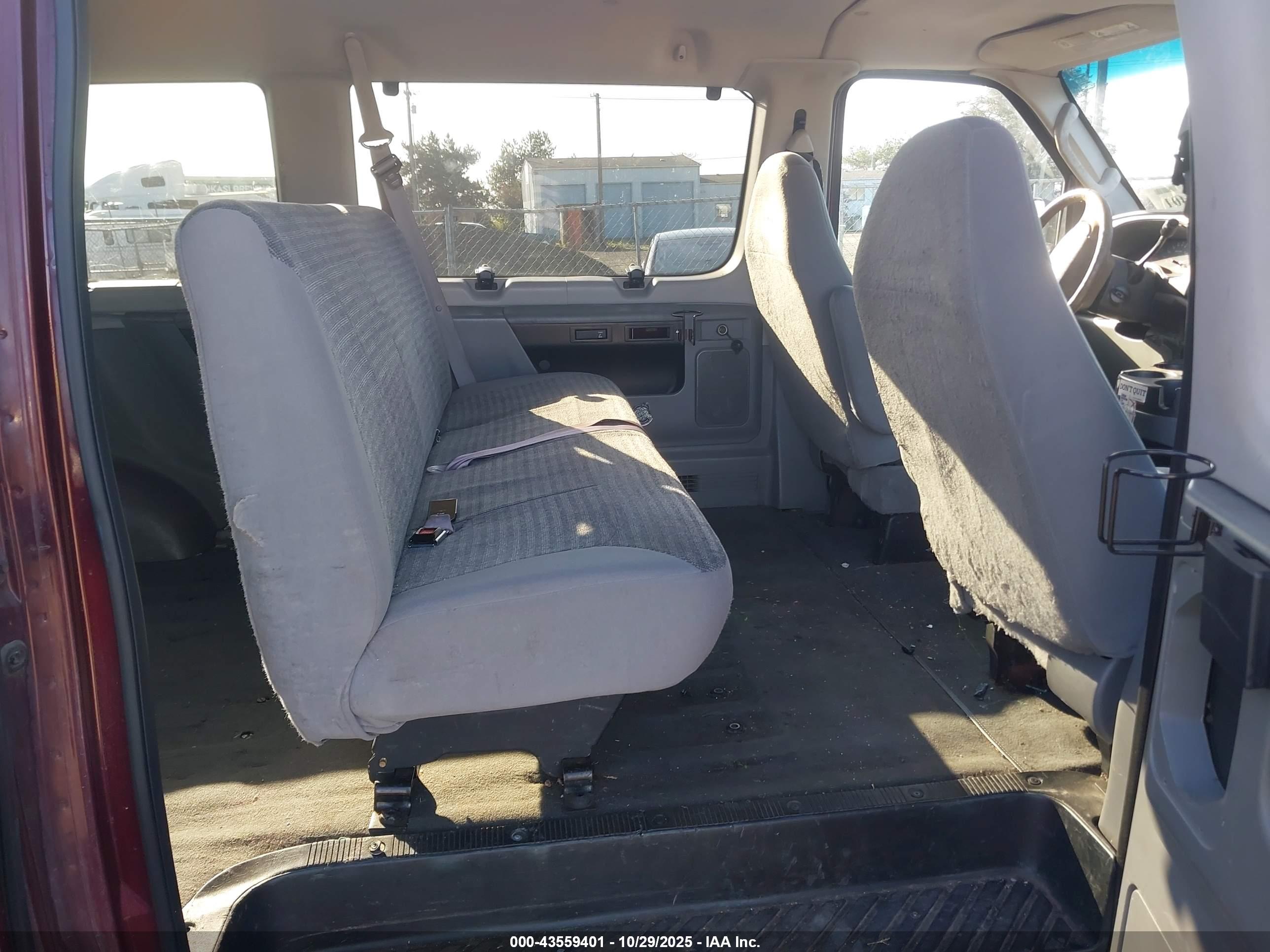 FORD E-350 image 8
